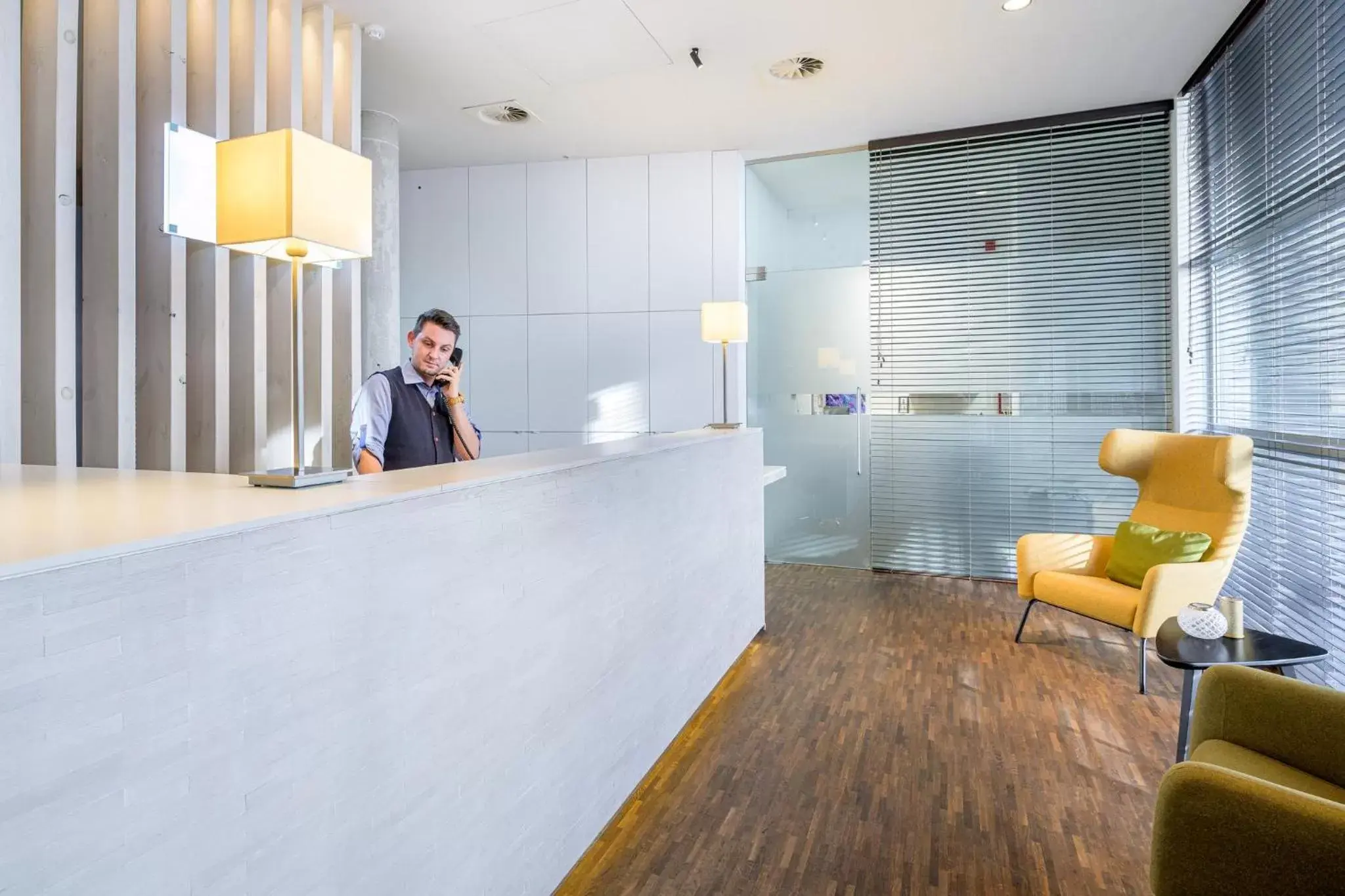 Property building, Lobby/Reception in Holiday Inn Express Mechelen City Centre, an IHG Hotel