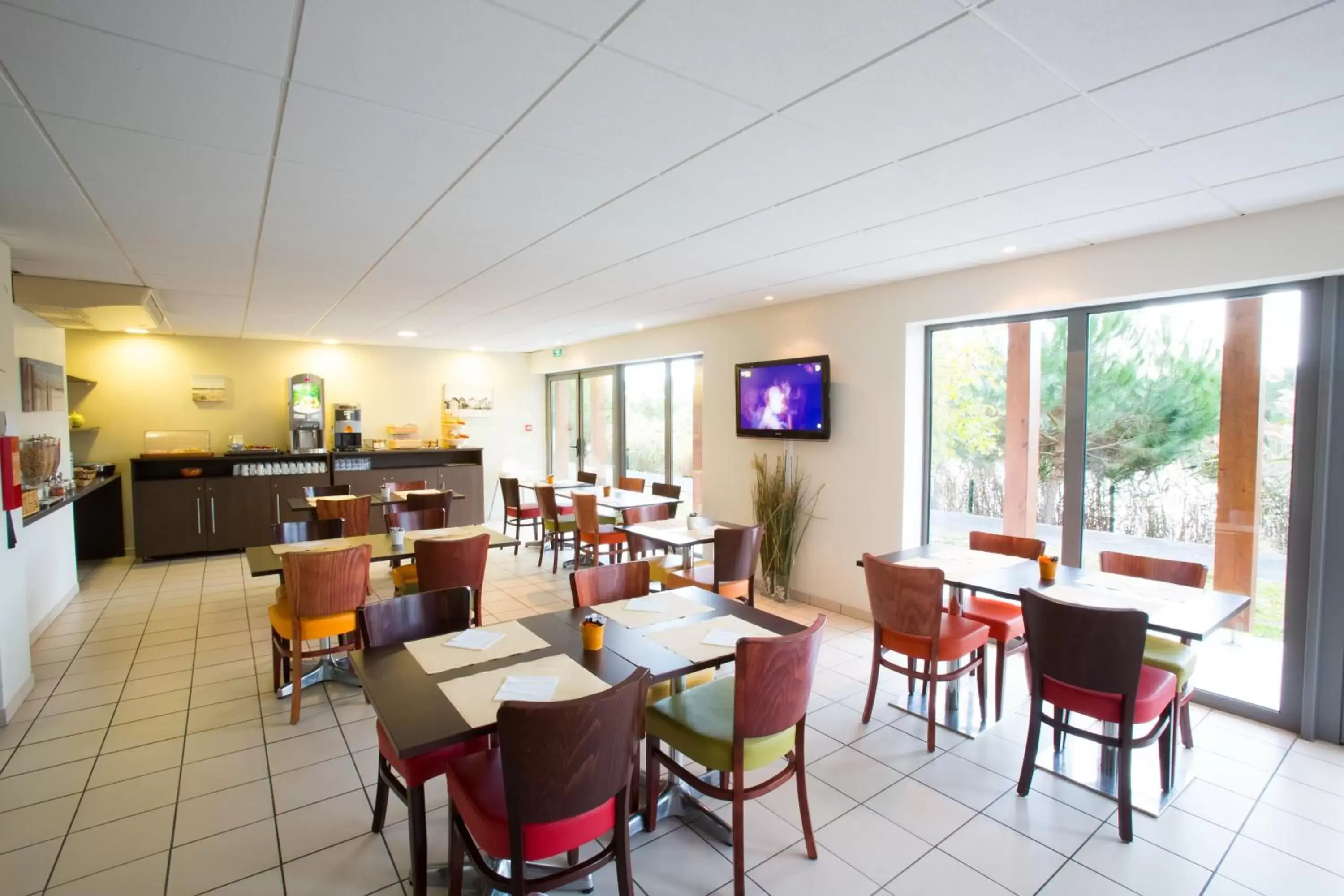 Restaurant/places to eat in All Suites Appart Hôtel - Bassin d'Arcachon - Dune du Pilat Restaurant/places to eat in All Suites Appart Hôtel - Bassin d'Arcachon - Dune du Pilat