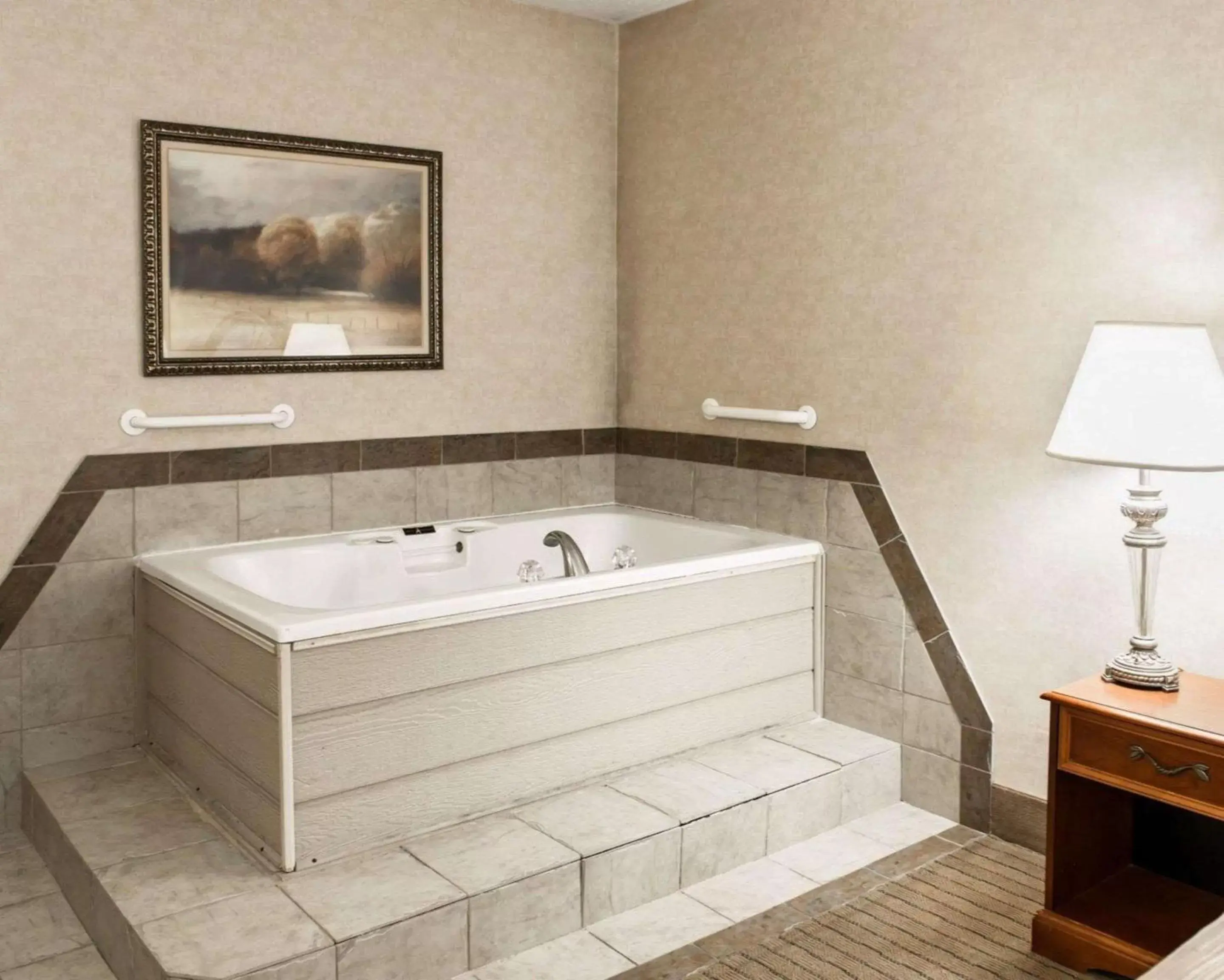 Photo of the whole room, Bathroom in Quality Inn Indianapolis