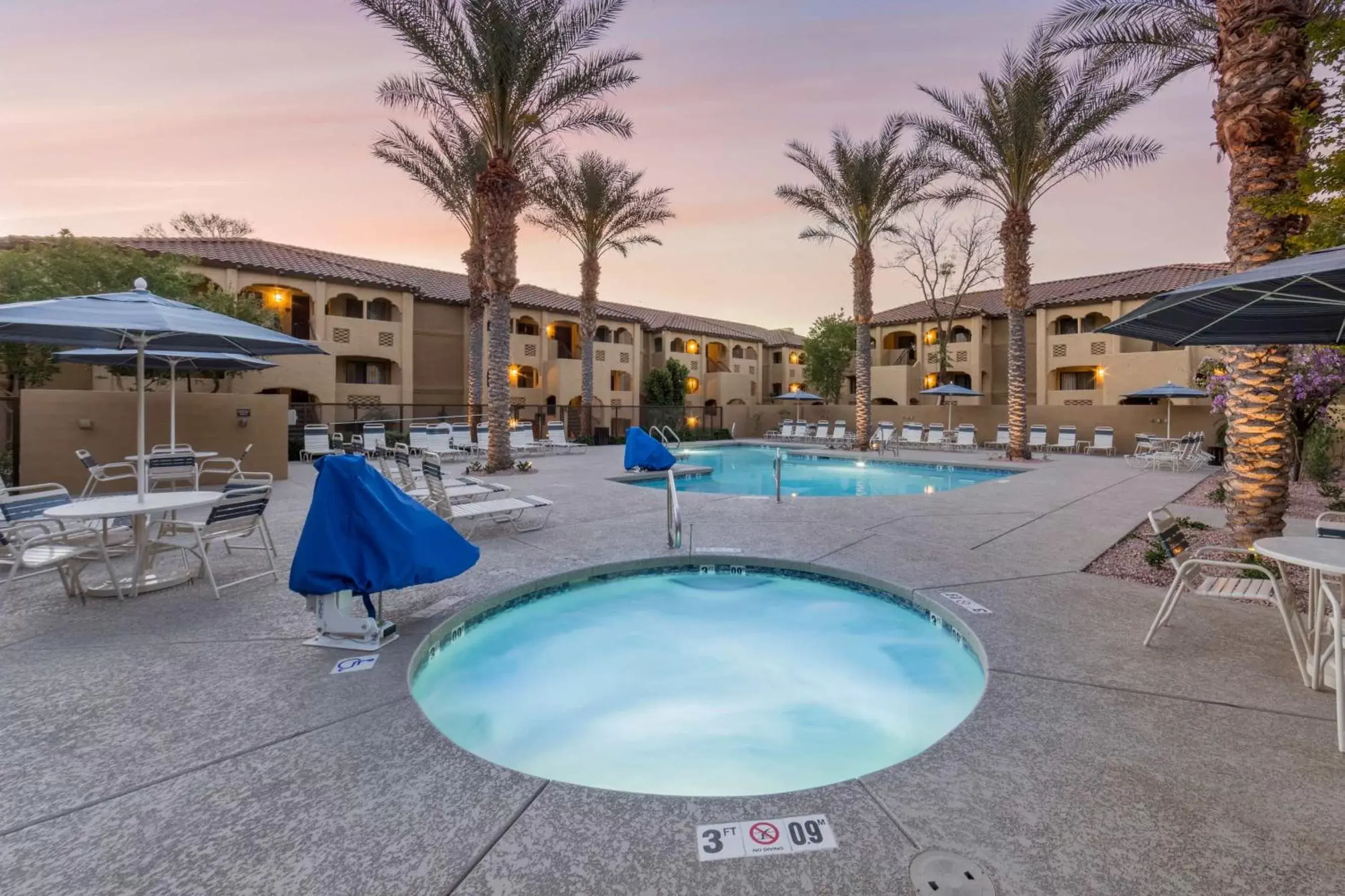 Hot Tub, Swimming Pool in Holiday Inn Club Vacations Scottsdale Resort, an IHG Hotel