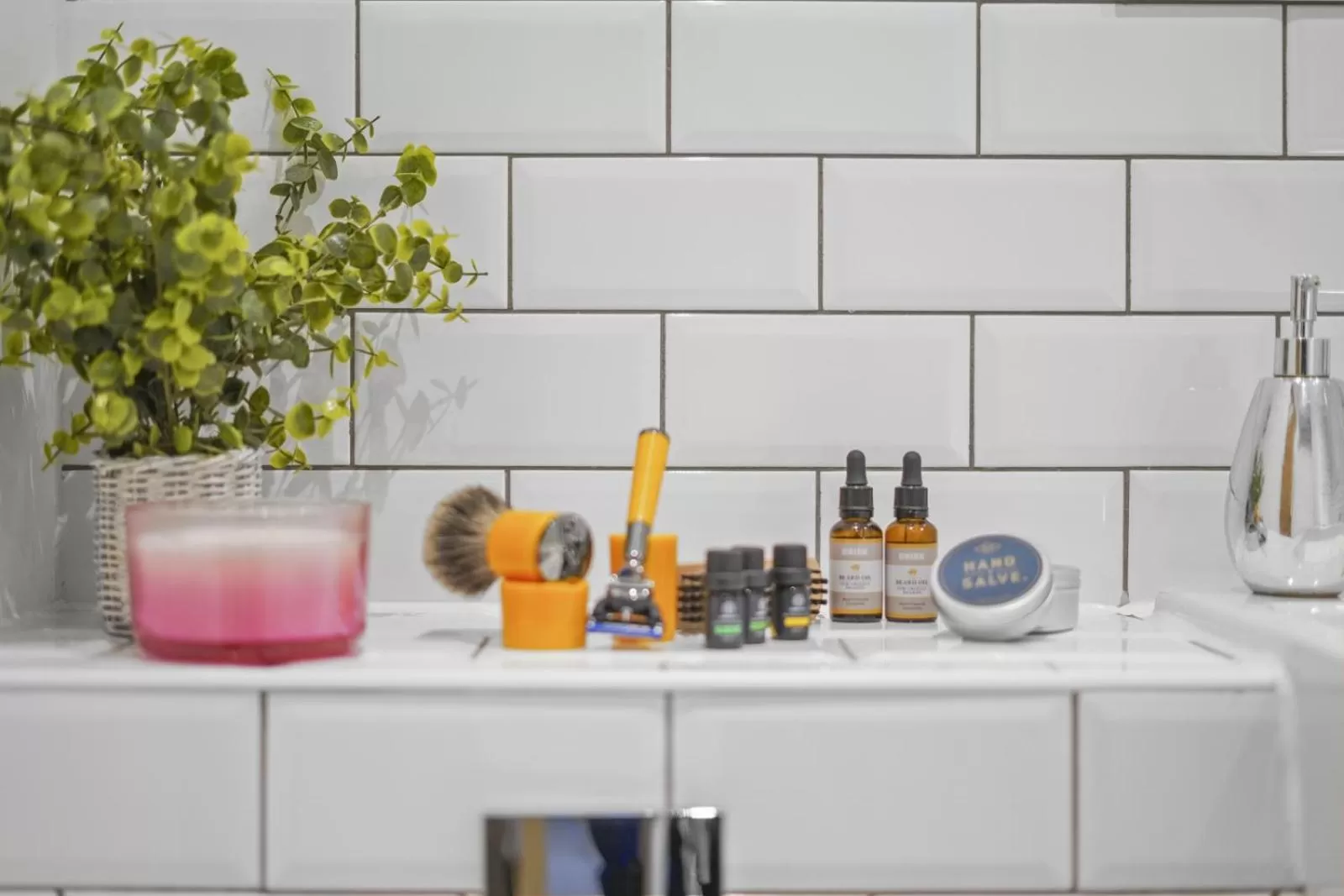 Bathroom, Kitchen/Kitchenette in Onyx O2 Arena Brindley Place Broad Street Large Spacious Apartment