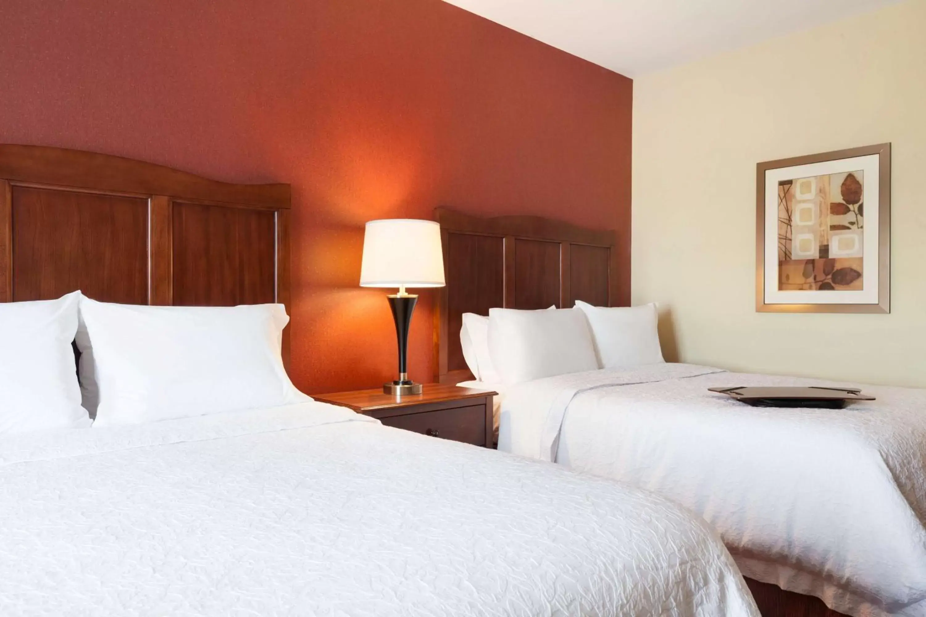 Bed in Hampton Inn & Suites Williston