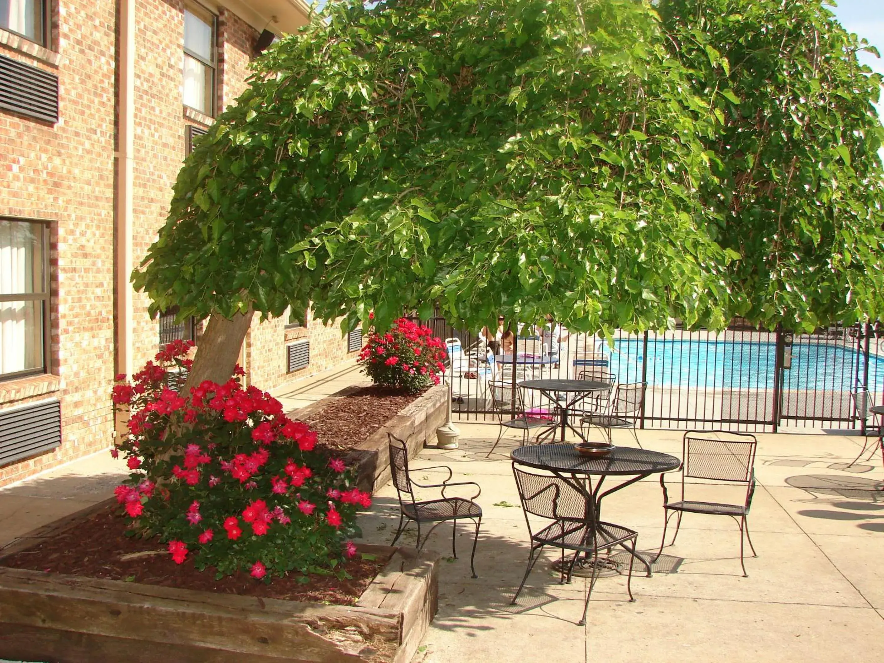 Patio in American Inn North Kansas City