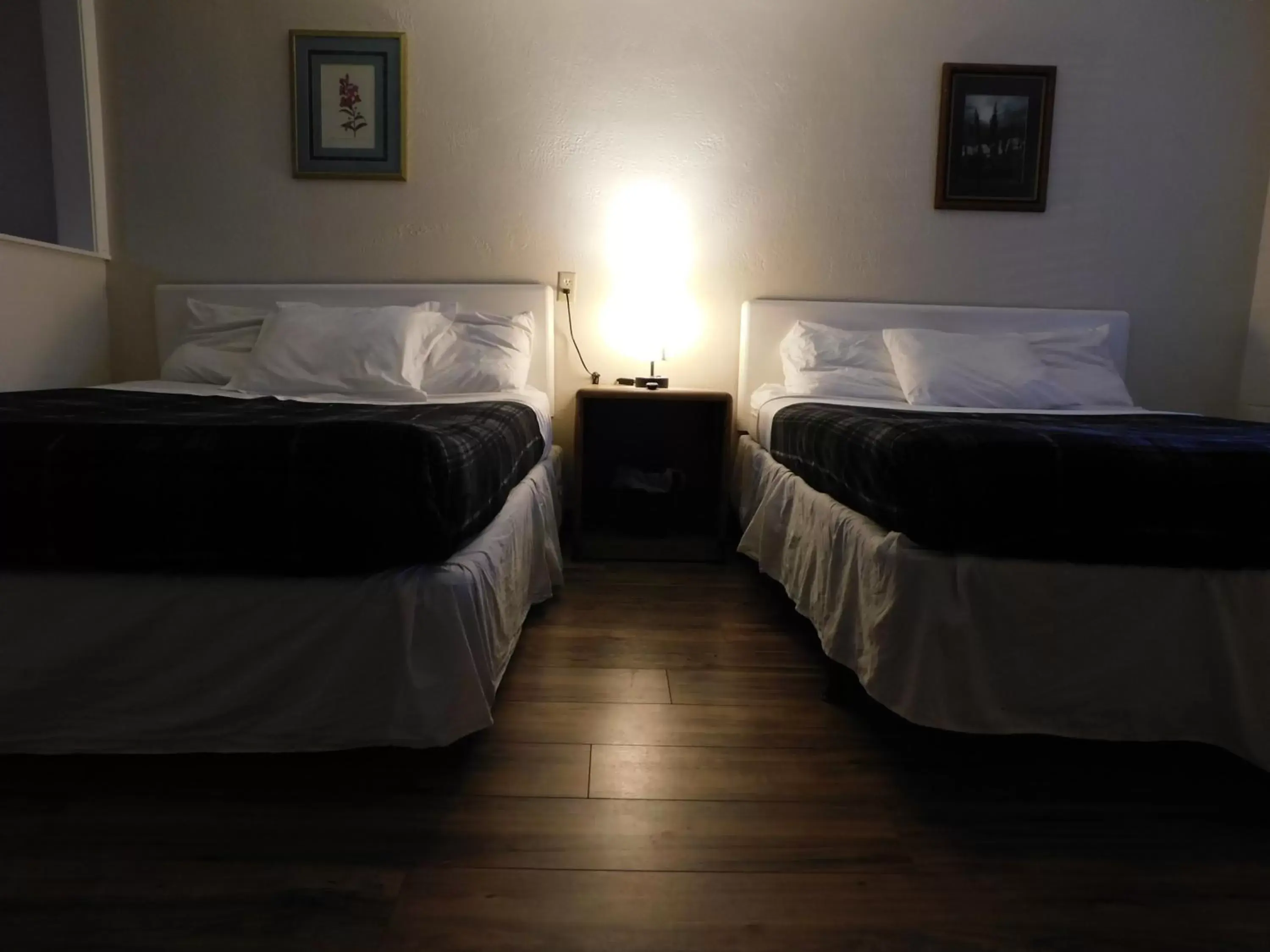 Photo of the whole room, Bed in Inn On 3rd Ave