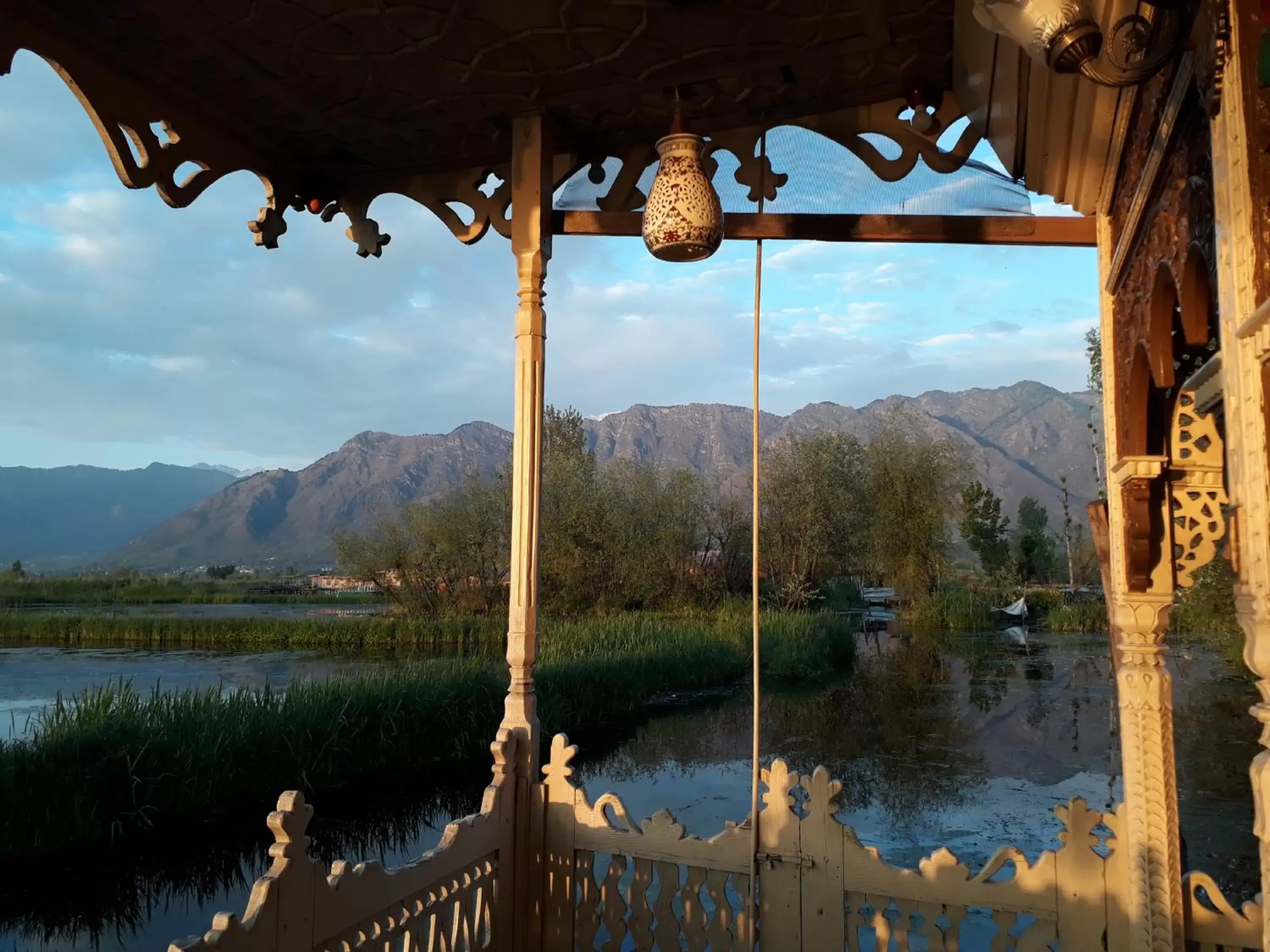 Mountain view in Houseboat Zaindari Palace Mountain view in Houseboat Zaindari Palace