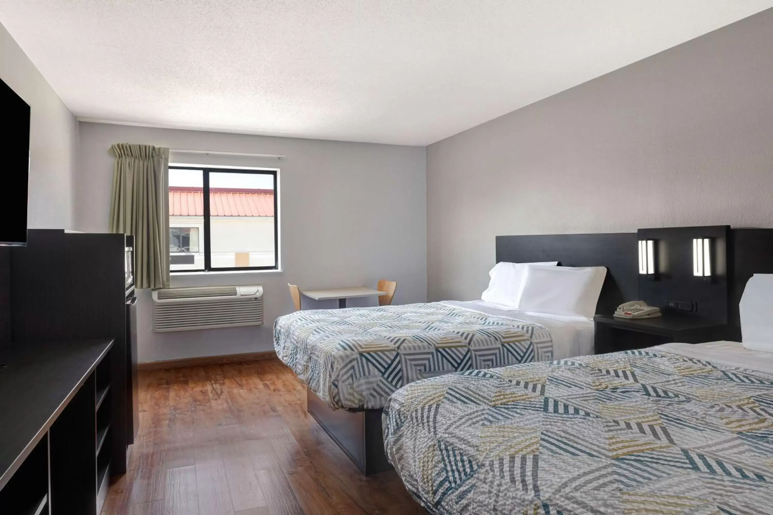 Bedroom, Bed in Motel 6-Shepherdsville, KY Louisville South