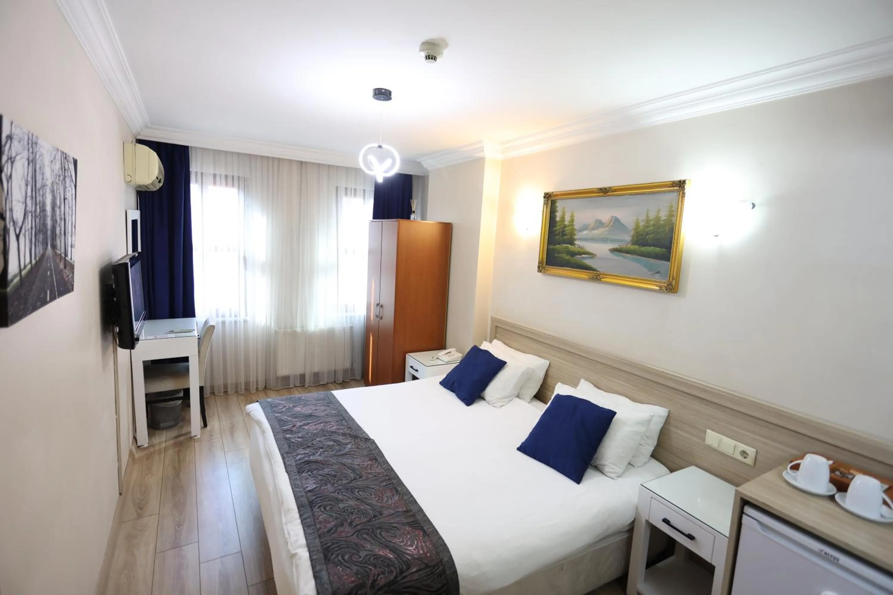 Photo of the whole room, Bed in Arven Hotel