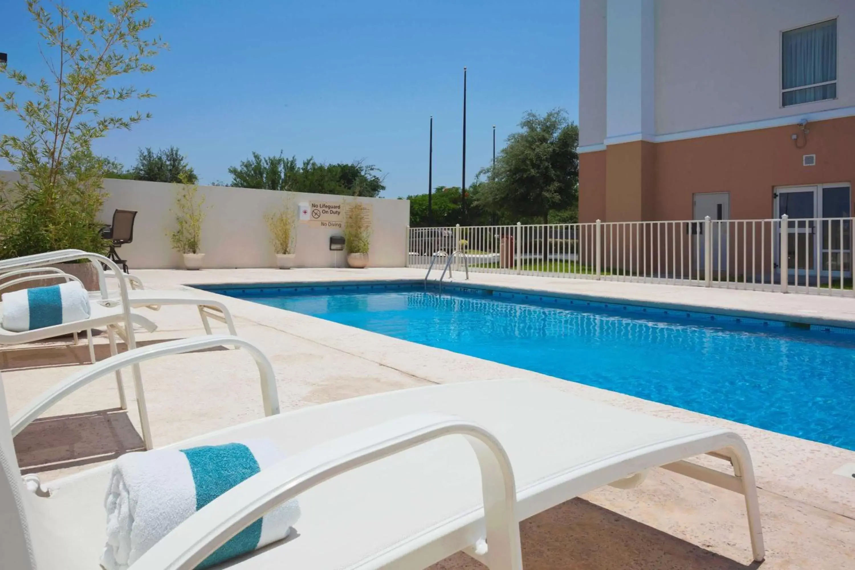 Pool view, Swimming Pool in Hampton Inn by Hilton Ciudad Victoria