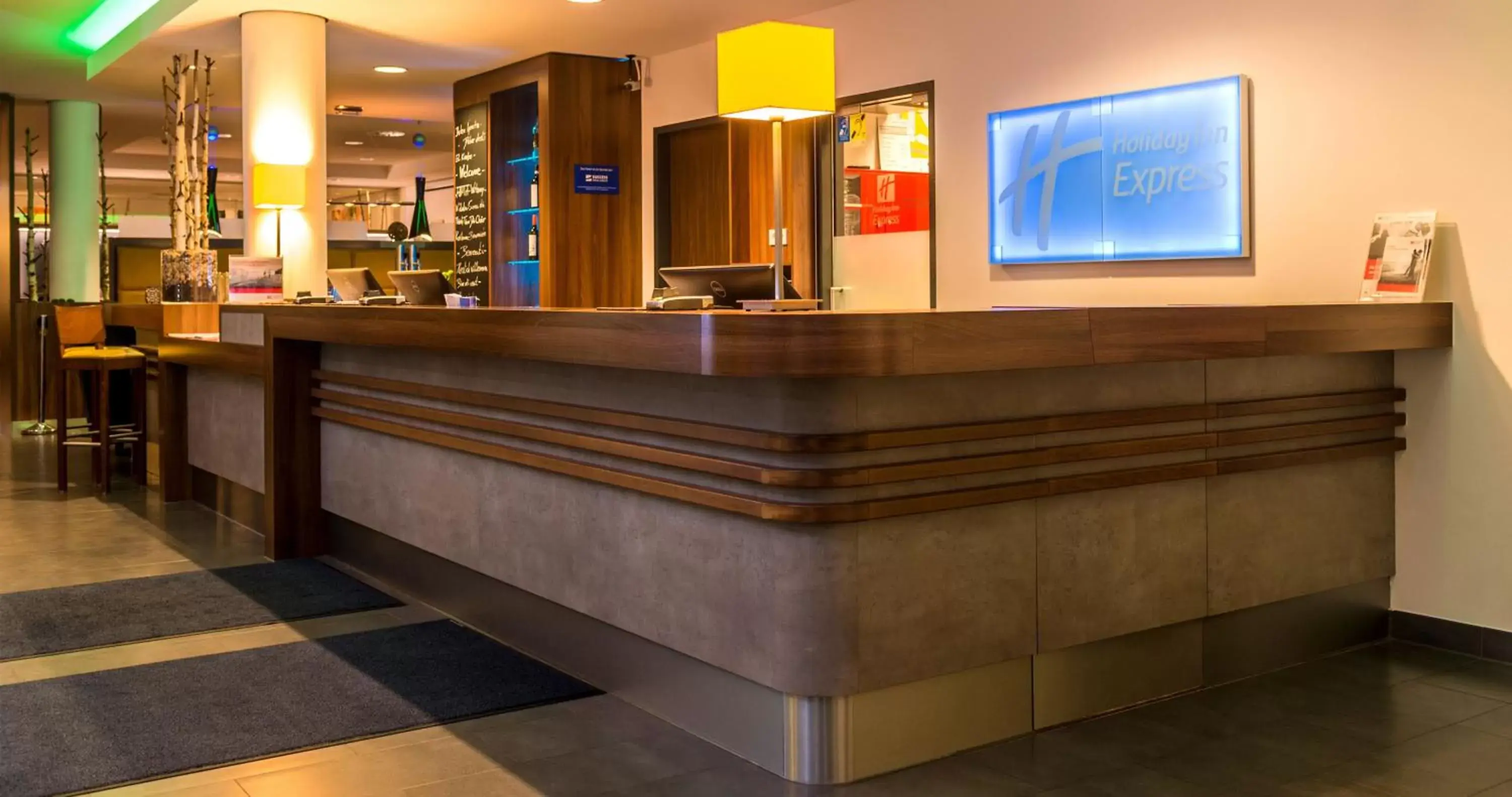 Property building, Lobby/Reception in Holiday Inn Express Bremen Airport, an IHG Hotel