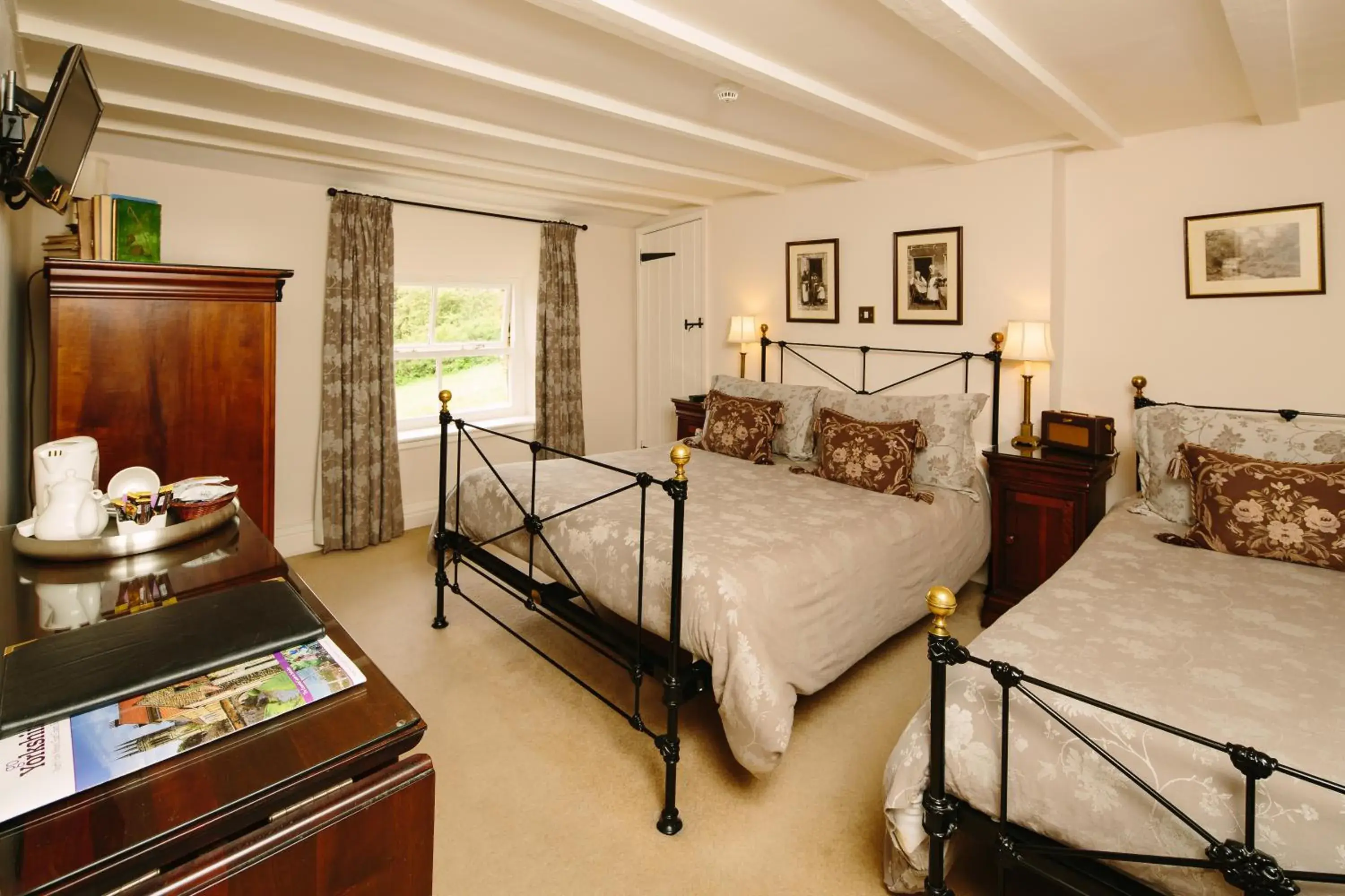 Bedroom, Bed in Duke Of Wellington Inn