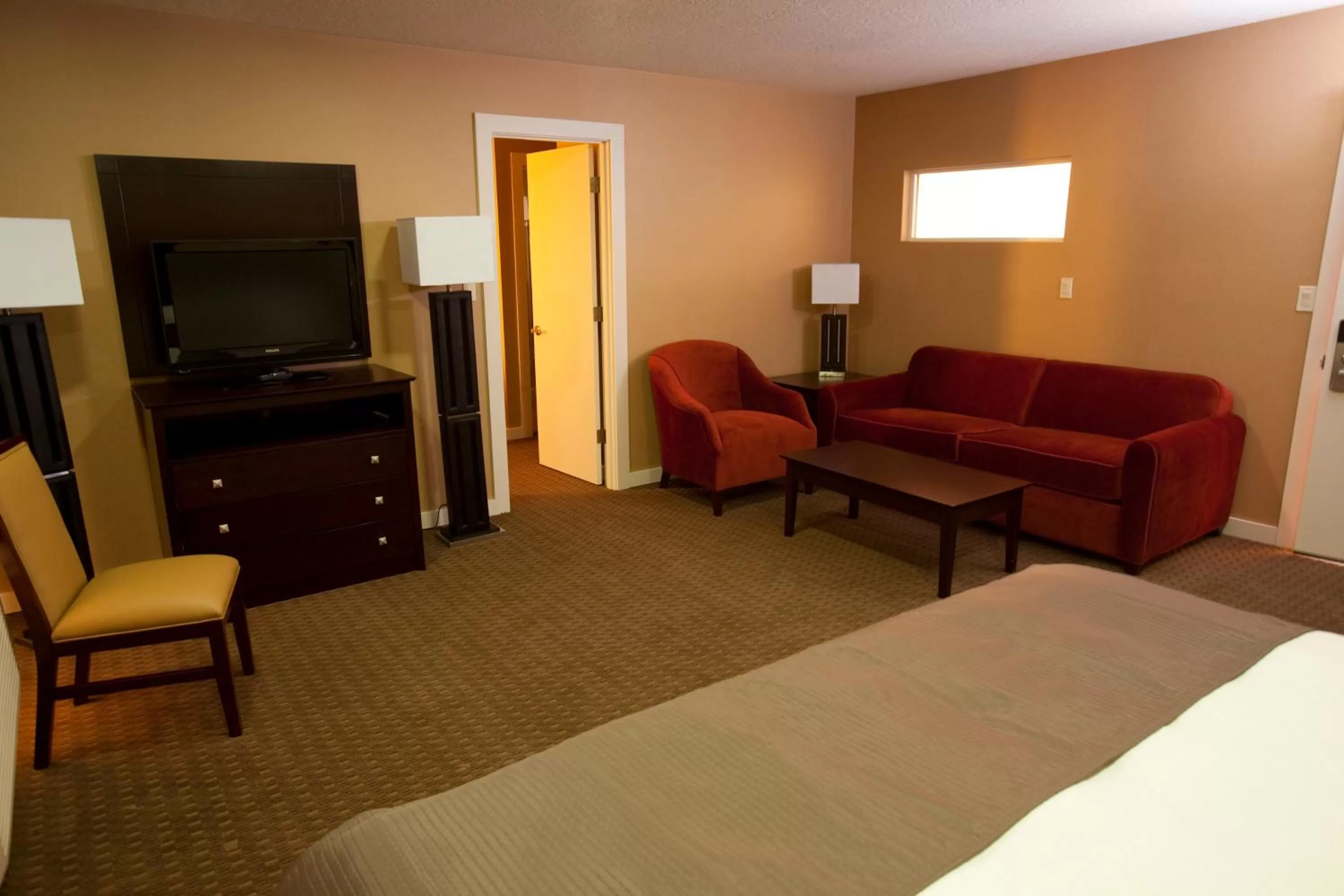 Photo of the whole room, Bed in Celilo Inn