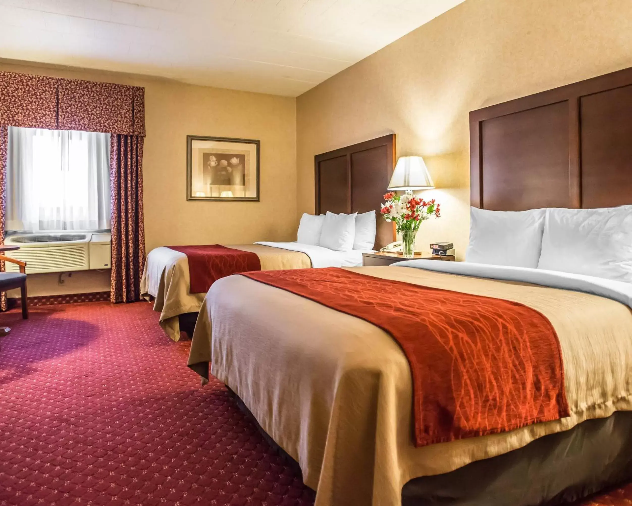 Queen Room with Two Queen Beds - Non-Smoking in Comfort Inn Pocono Lakes Region