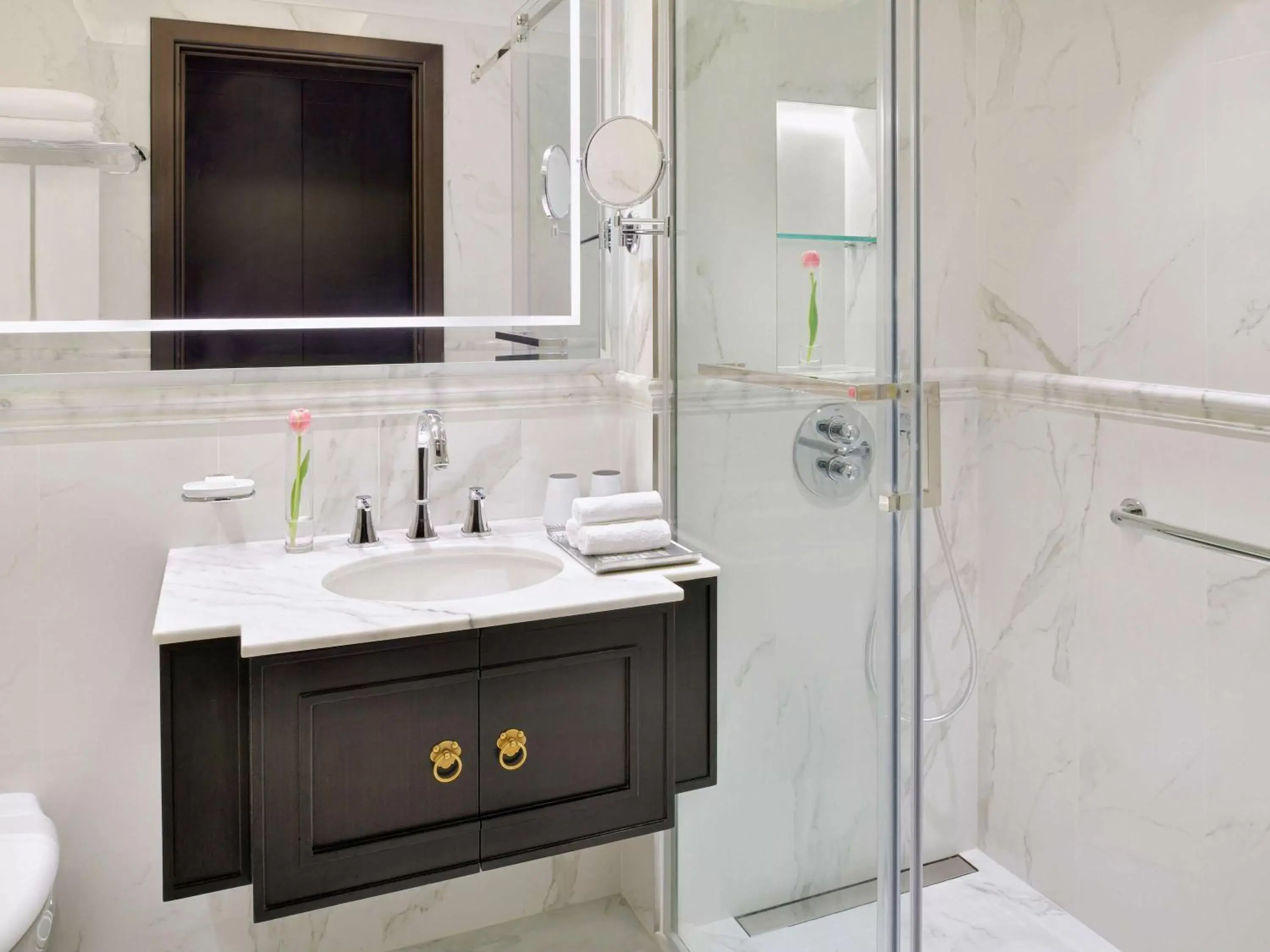 Photo of the whole room, Bathroom in Mövenpick Hotel Bahrain