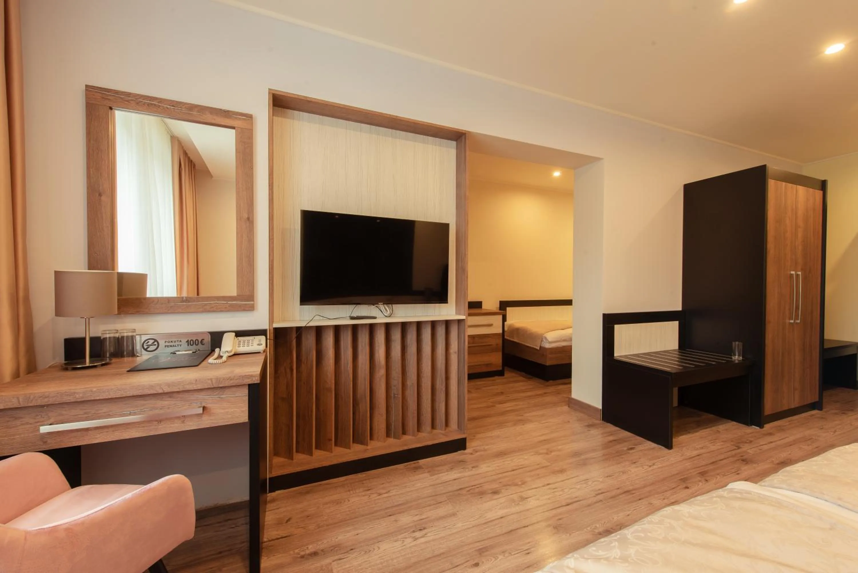 Property building, Bed in Hotel Viktor