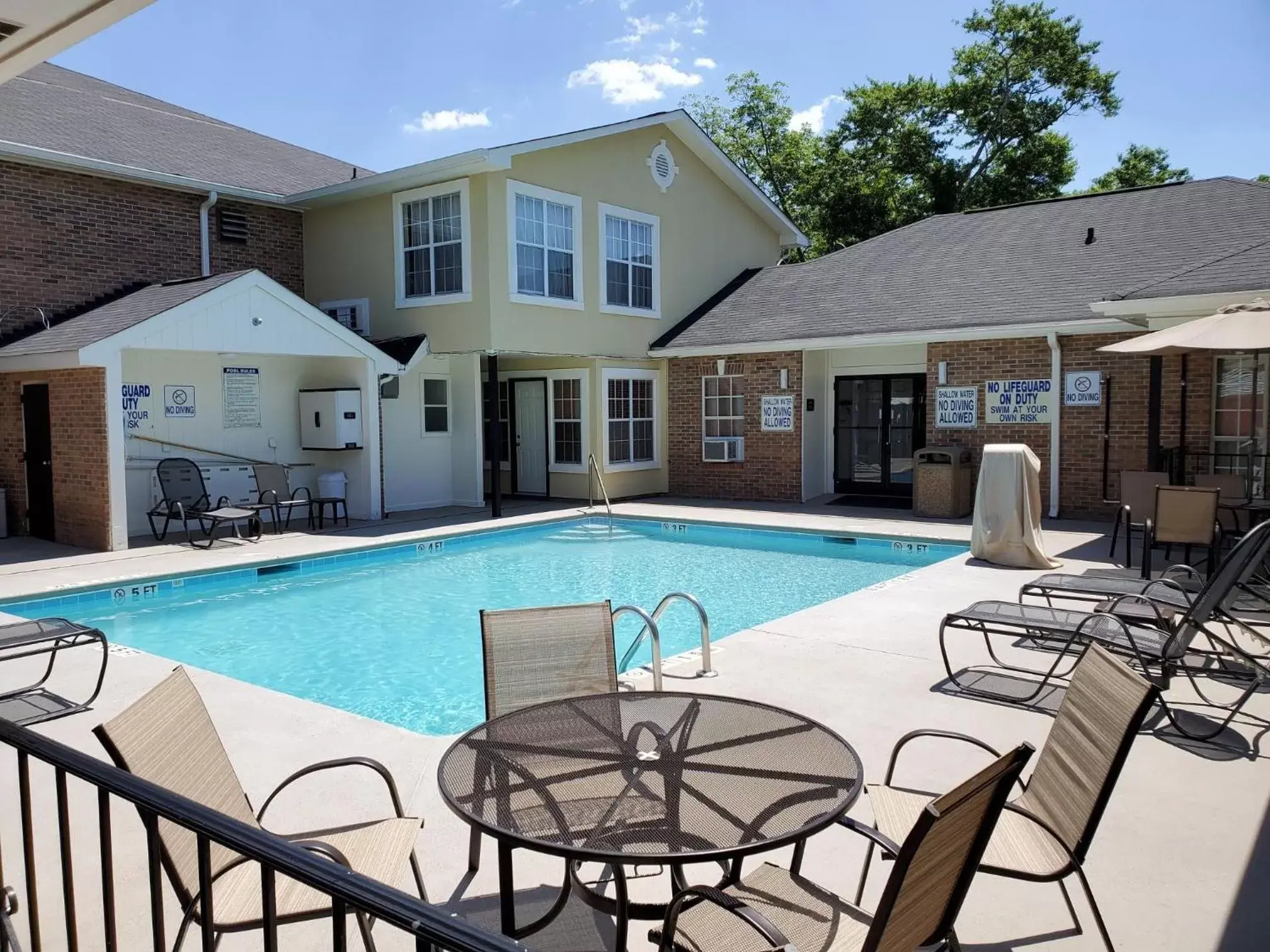 Swimming Pool in Quality Inn & Suites Lexington