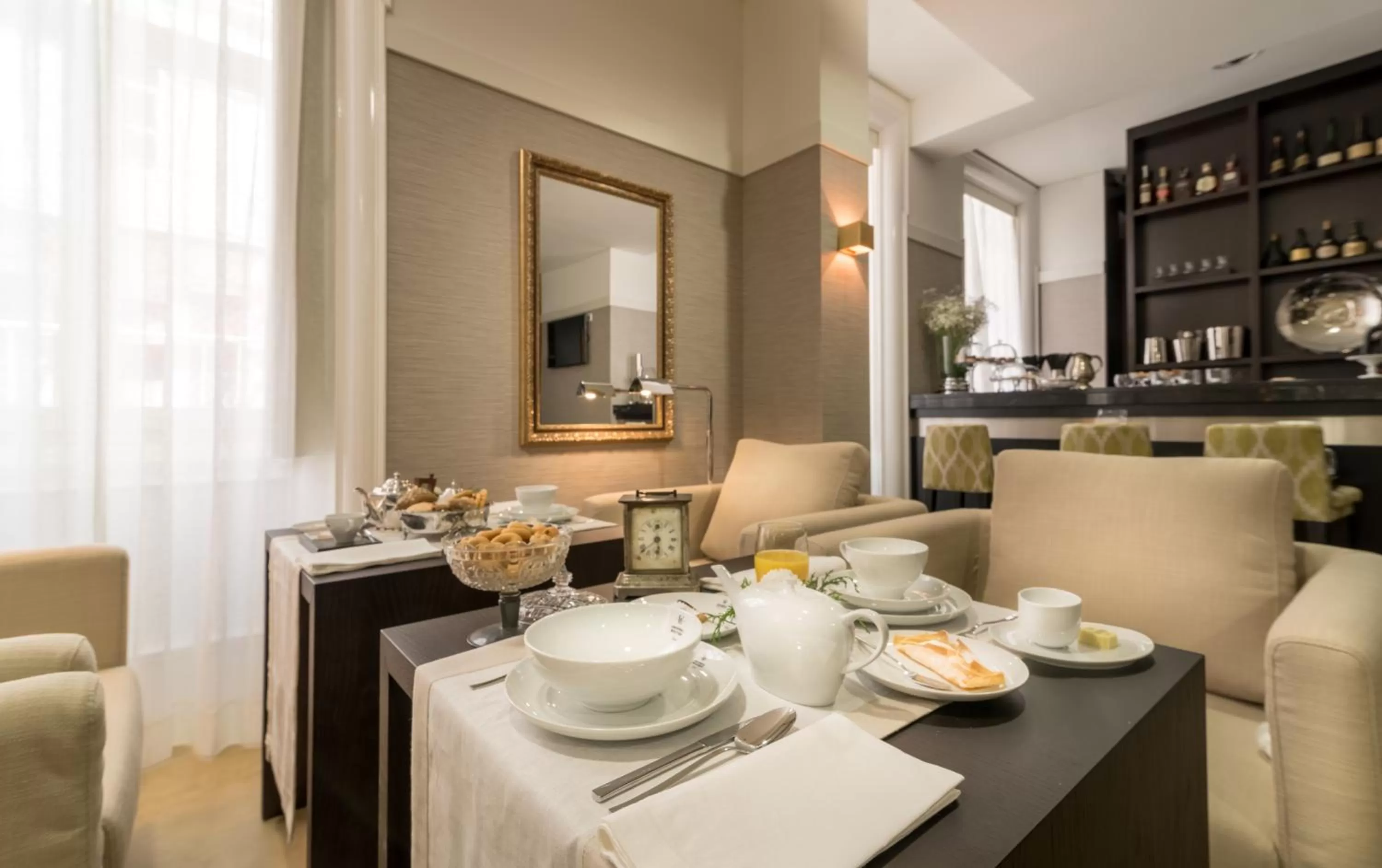 Restaurant/places to eat in Universal Boutique Hotel