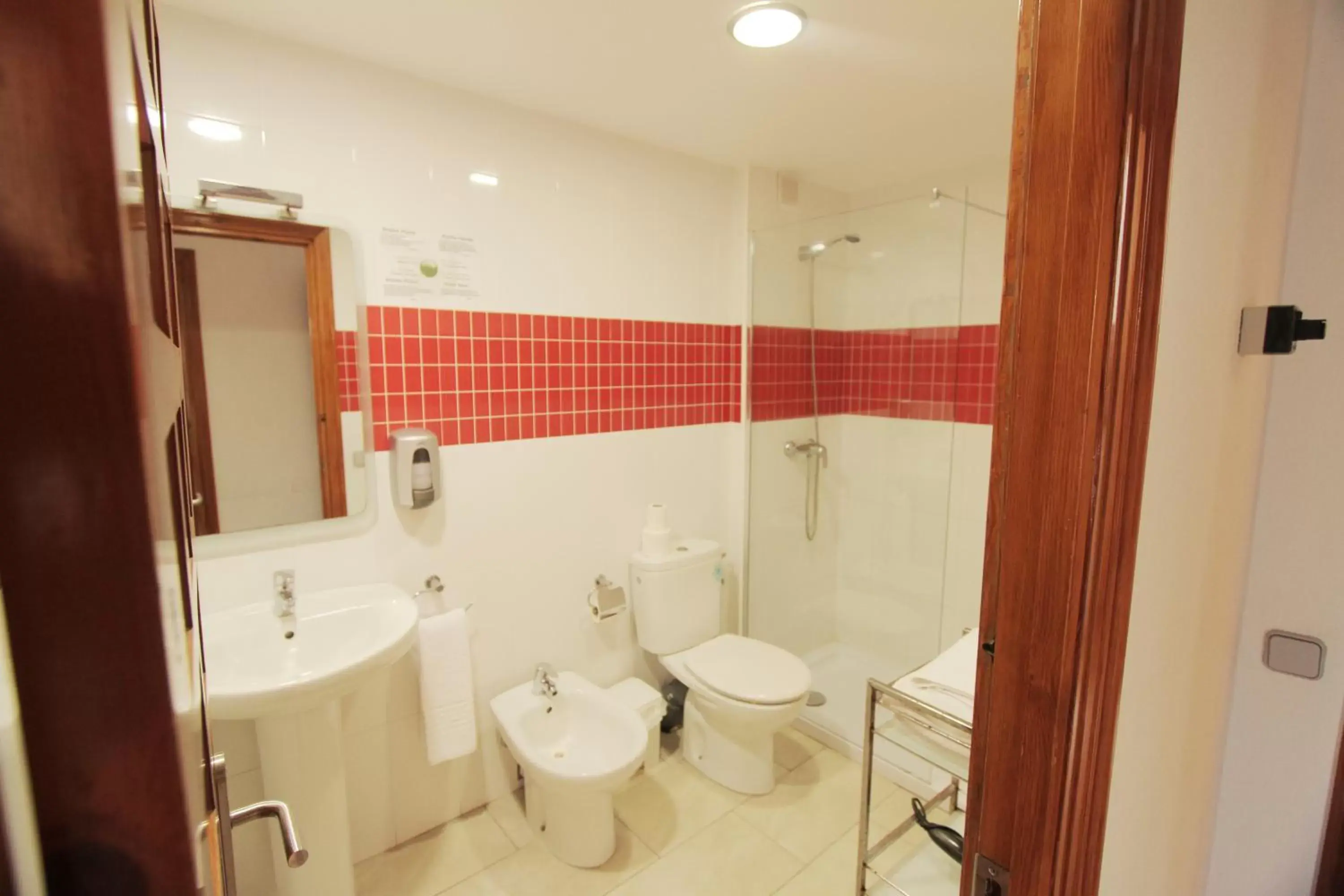 Bathroom in Apartamentos Royal Life