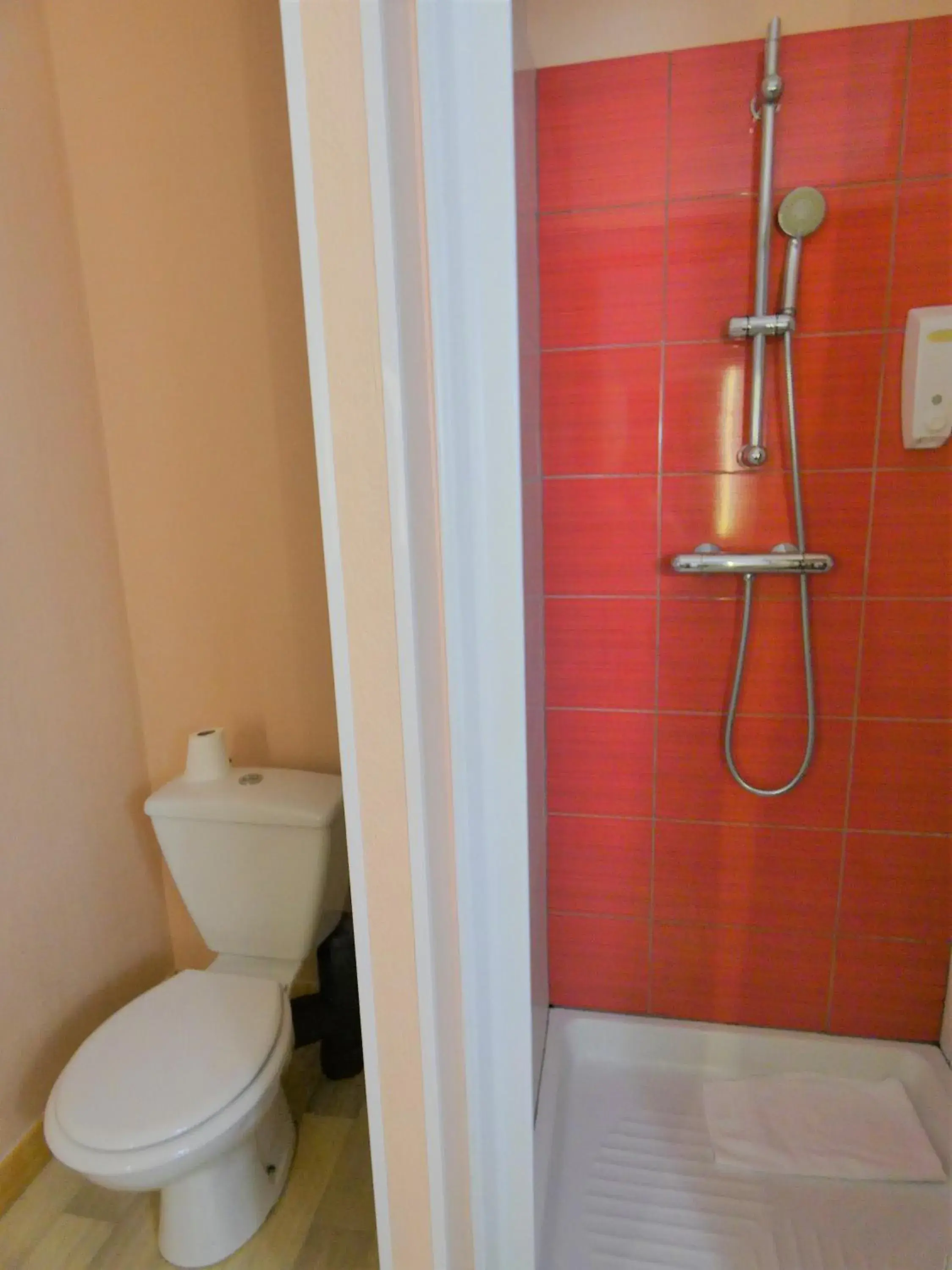 Bathroom in Hôtel Azur Saint Junien Cit'Hotel