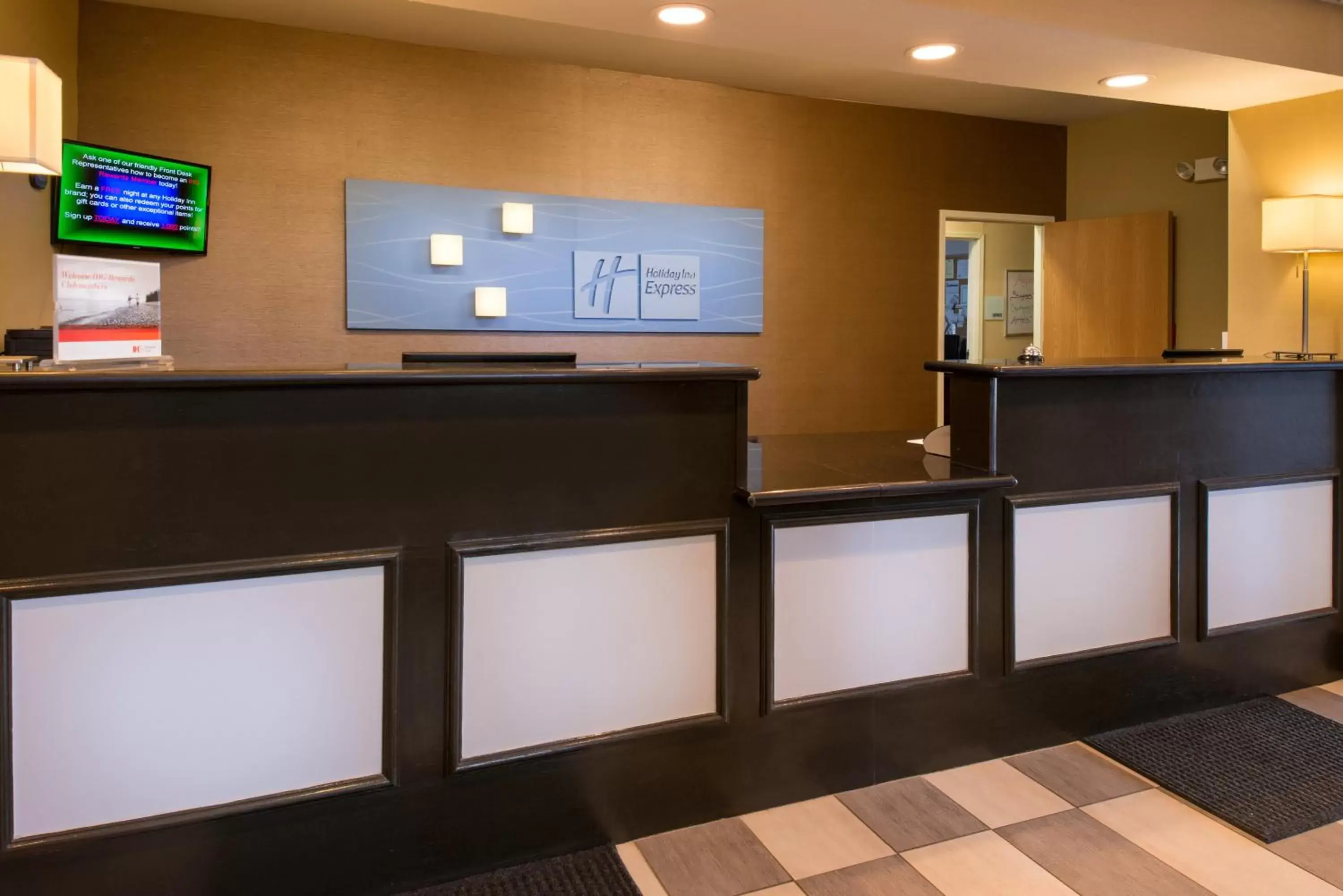 Property building, Lobby/Reception in Holiday Inn Express Hotel & Suites Bucyrus, an IHG Hotel