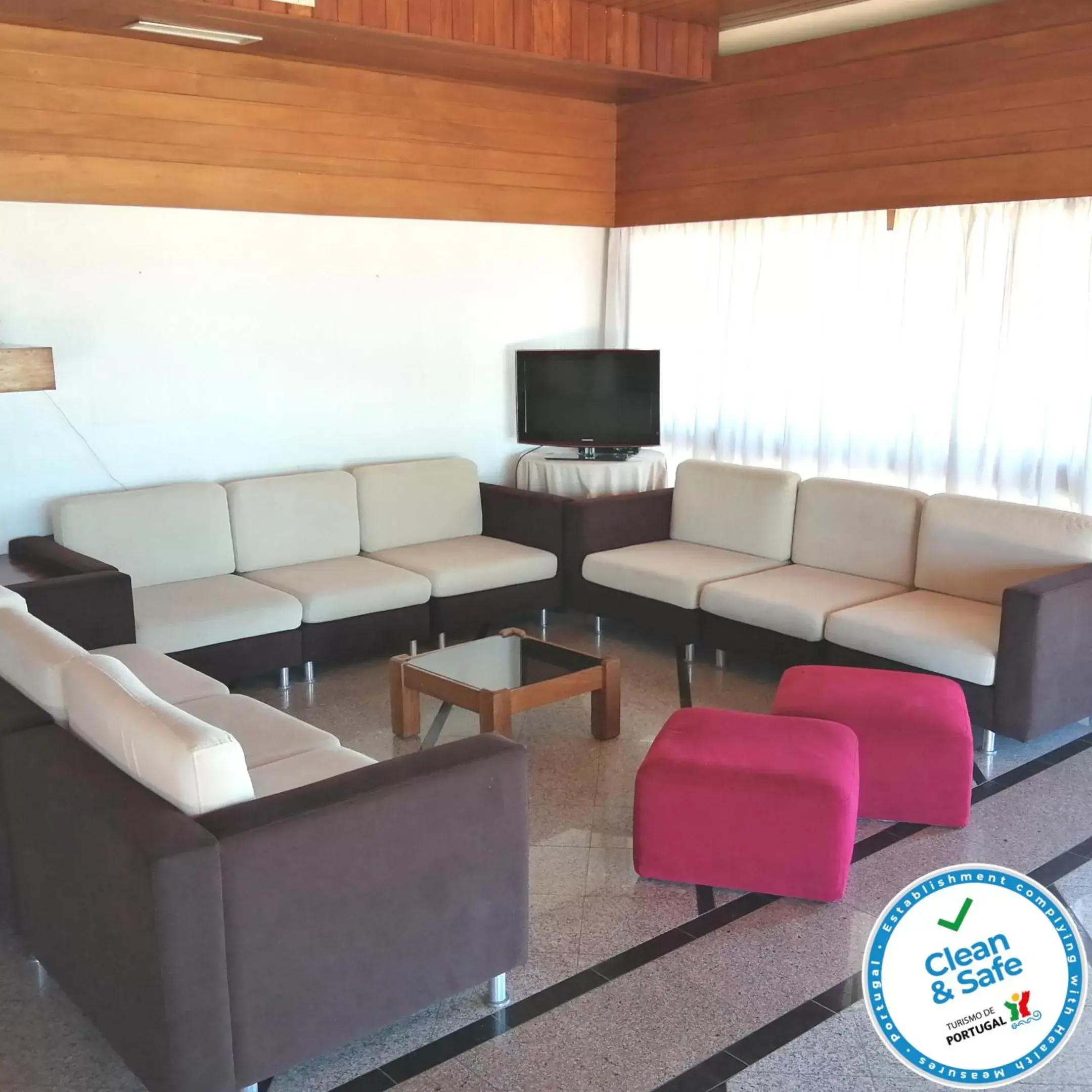 Communal lounge/ TV room, Seating Area in Hotel Santo Andre