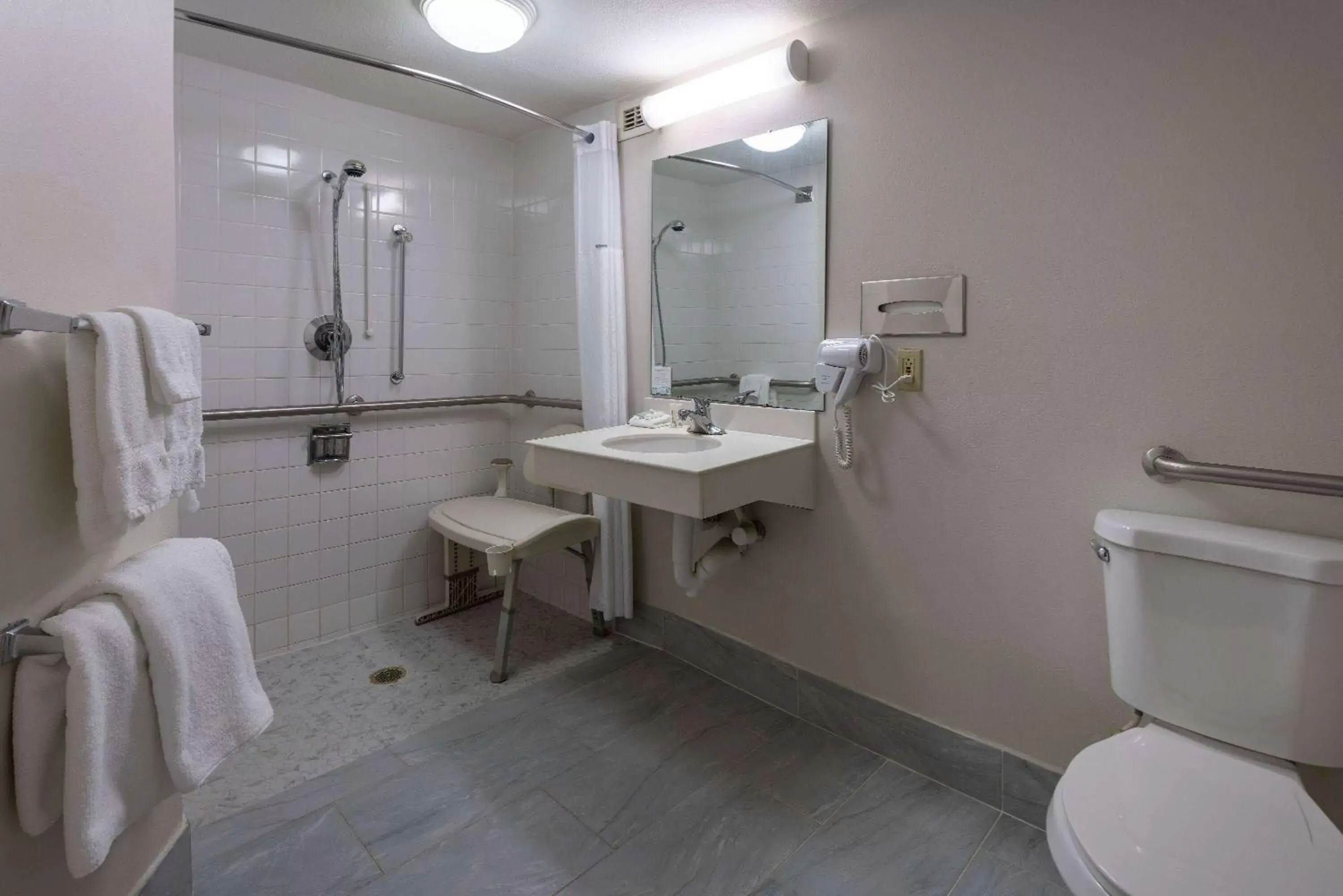 Photo of the whole room, Bathroom in La Quinta Inn & Suites by Wyndham Kingsport TriCities Airport