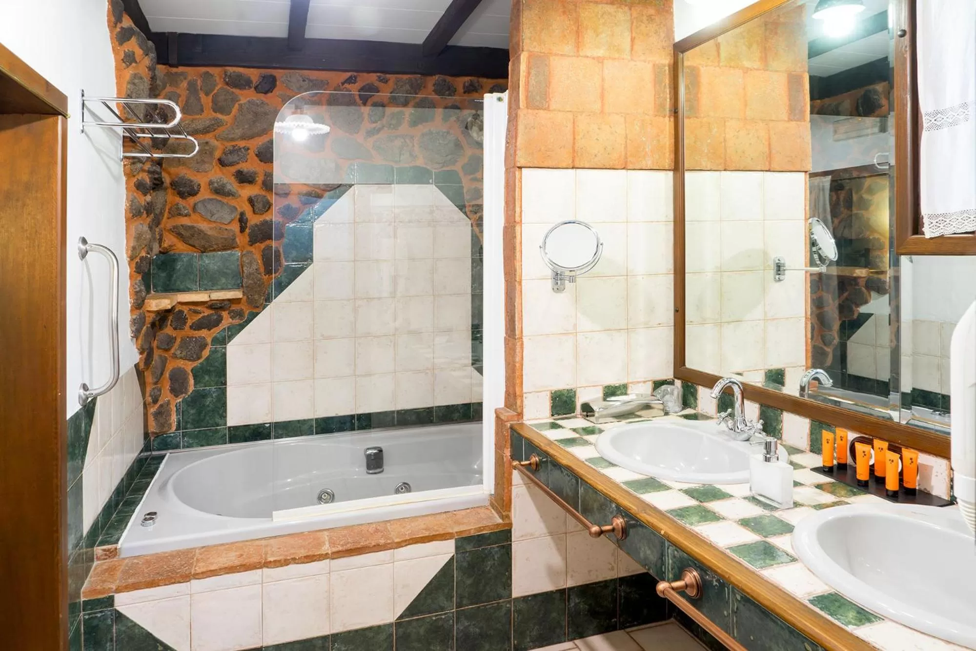 Hot Tub in Hotel Spa La Casa del Rector Almagro