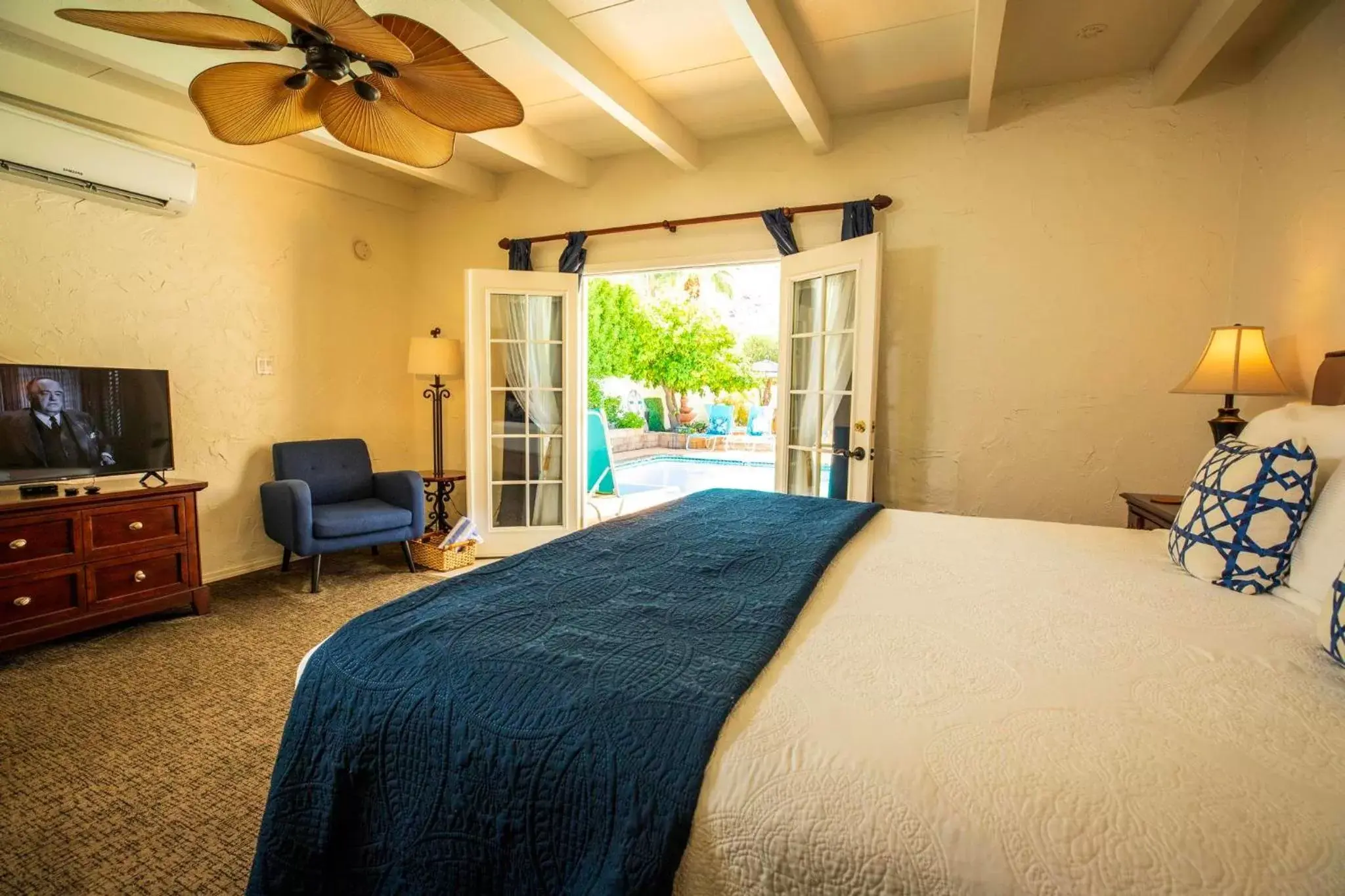 King Suite with Pool View in Old Ranch Inn - Adults Only 21 & Up