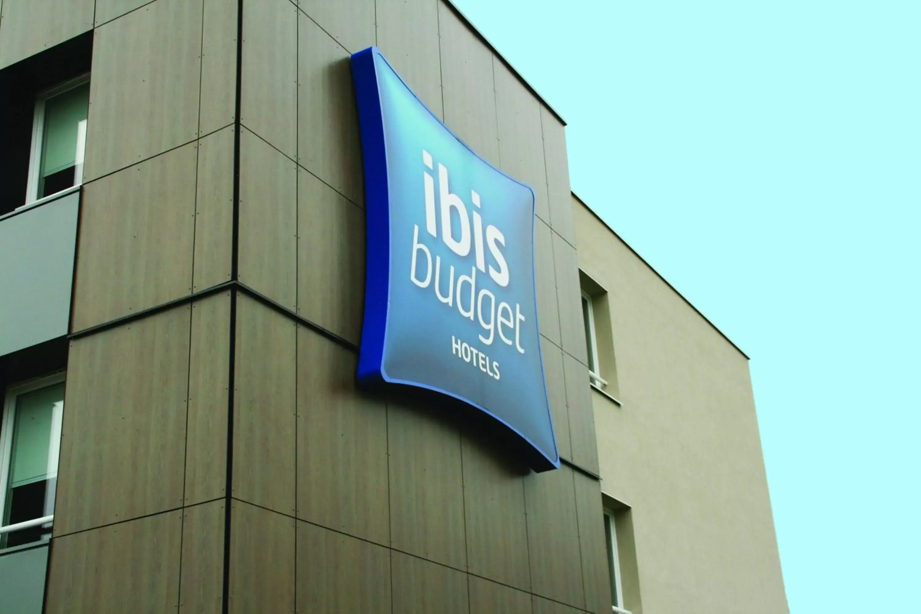 Facade/entrance, Property Building in ibis budget Saint Pourcain