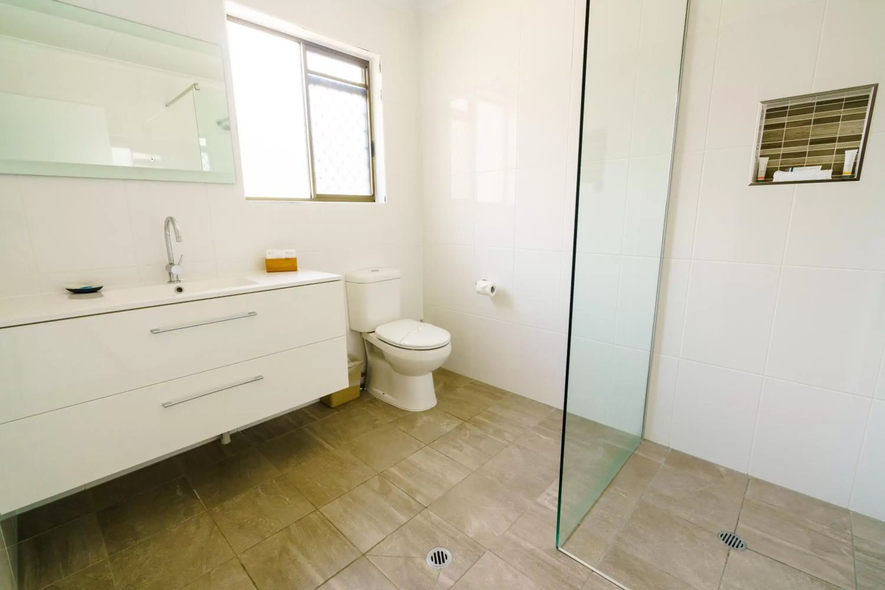Shower, Bathroom in Comfort Inn on Main Hervey Bay