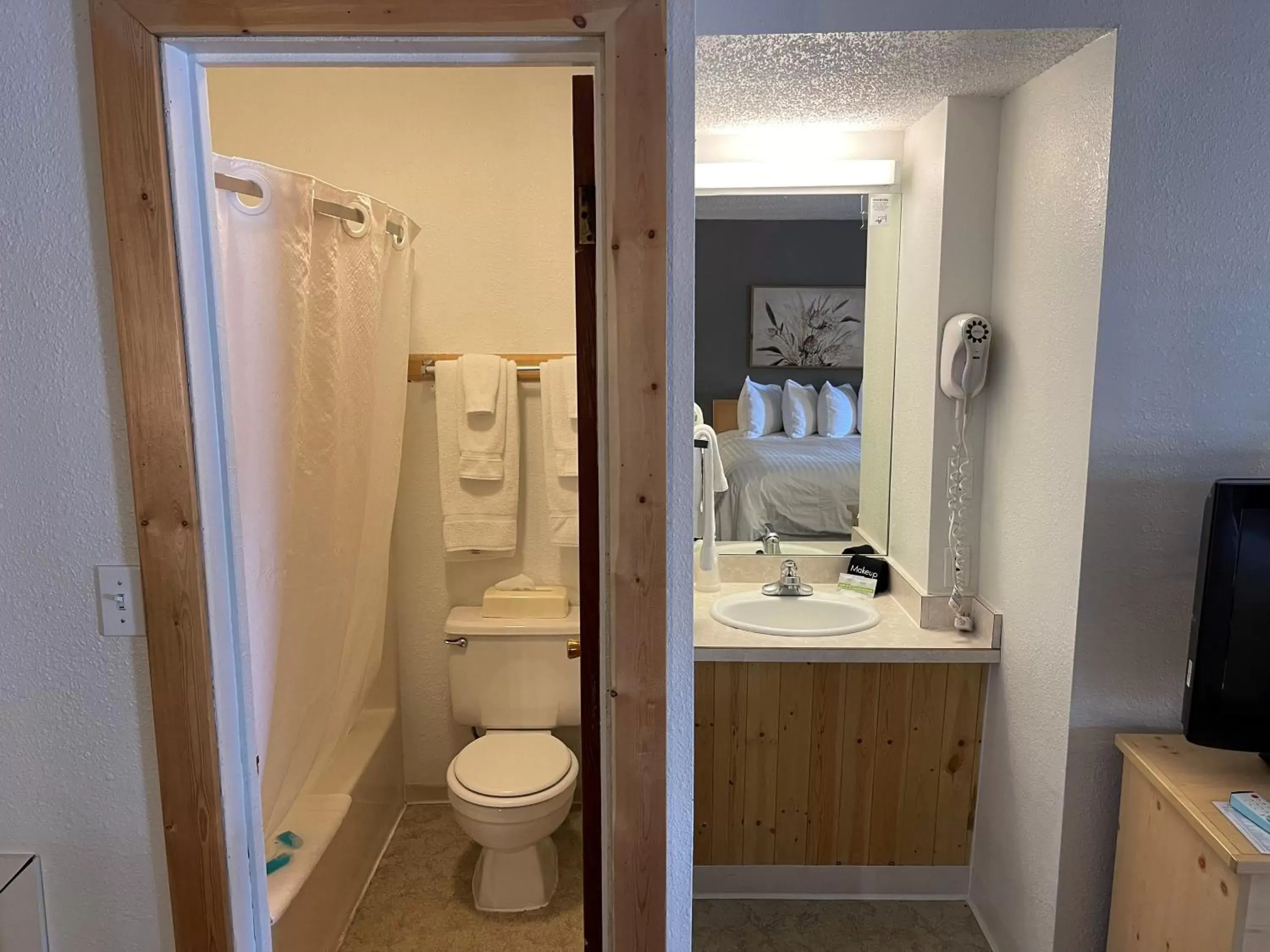 Bathroom in Moose Creek Lodge & Suites