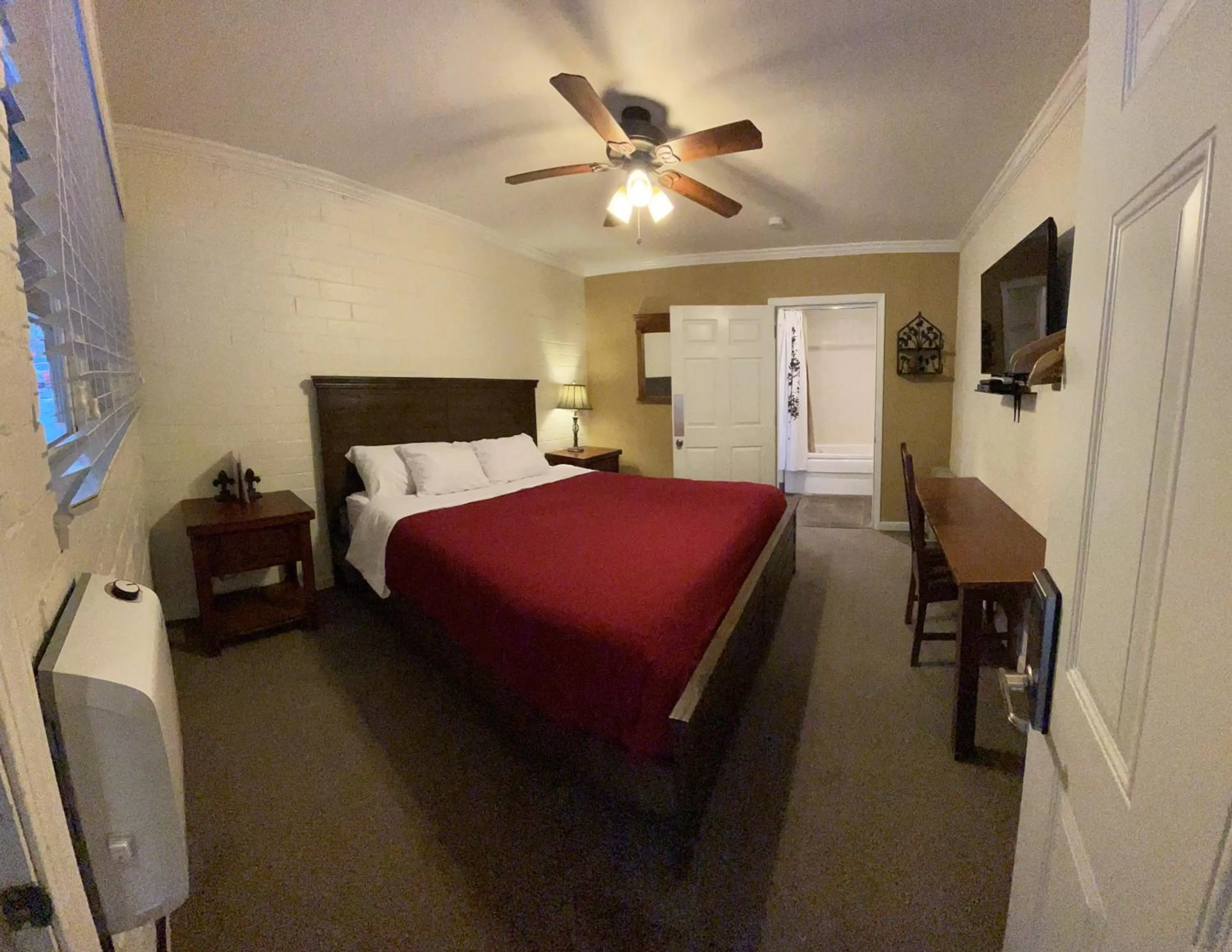 Bed in Sierra Woods Lodge