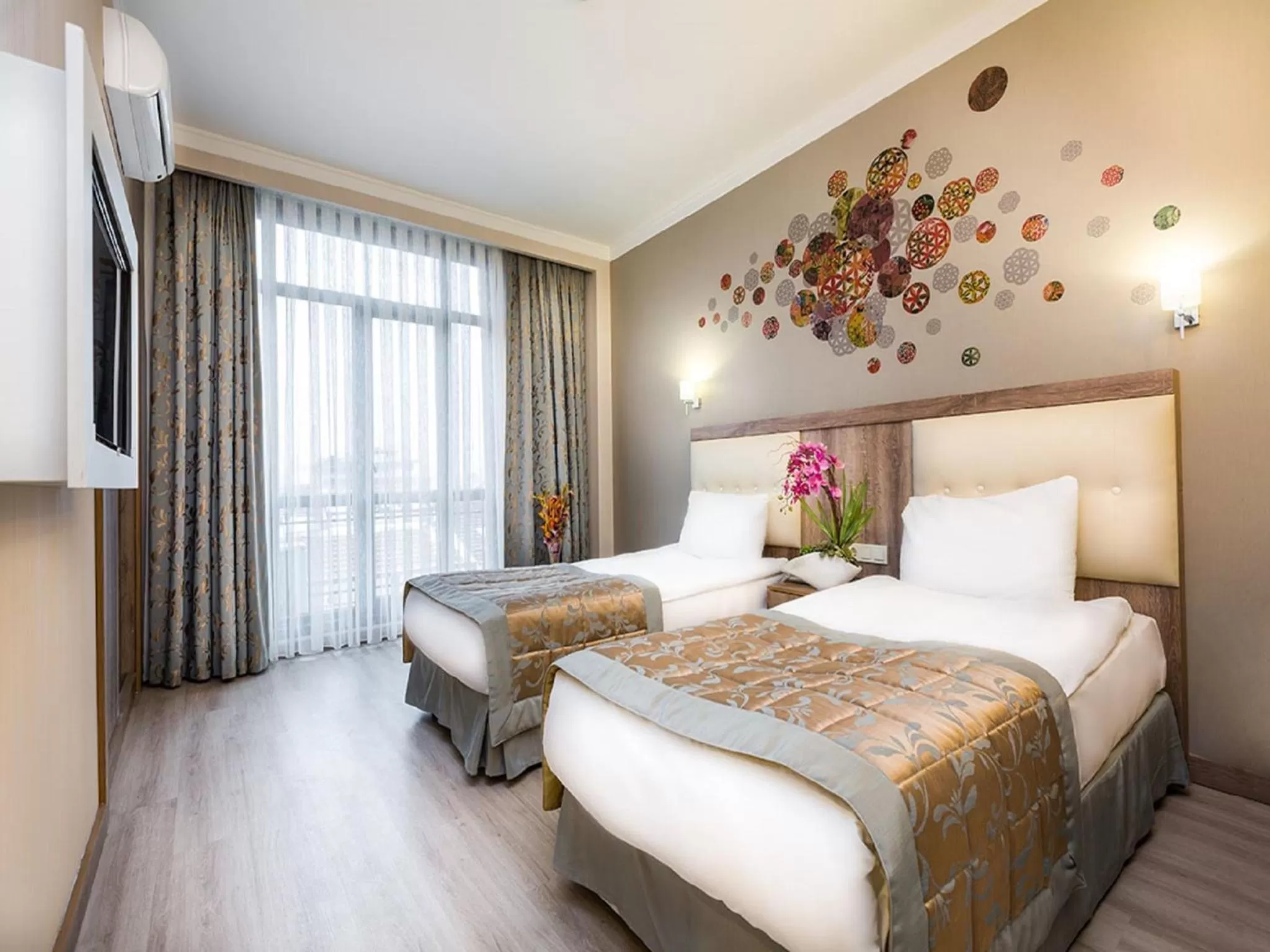 Photo of the whole room, Bed in Fatih Hotel Corner