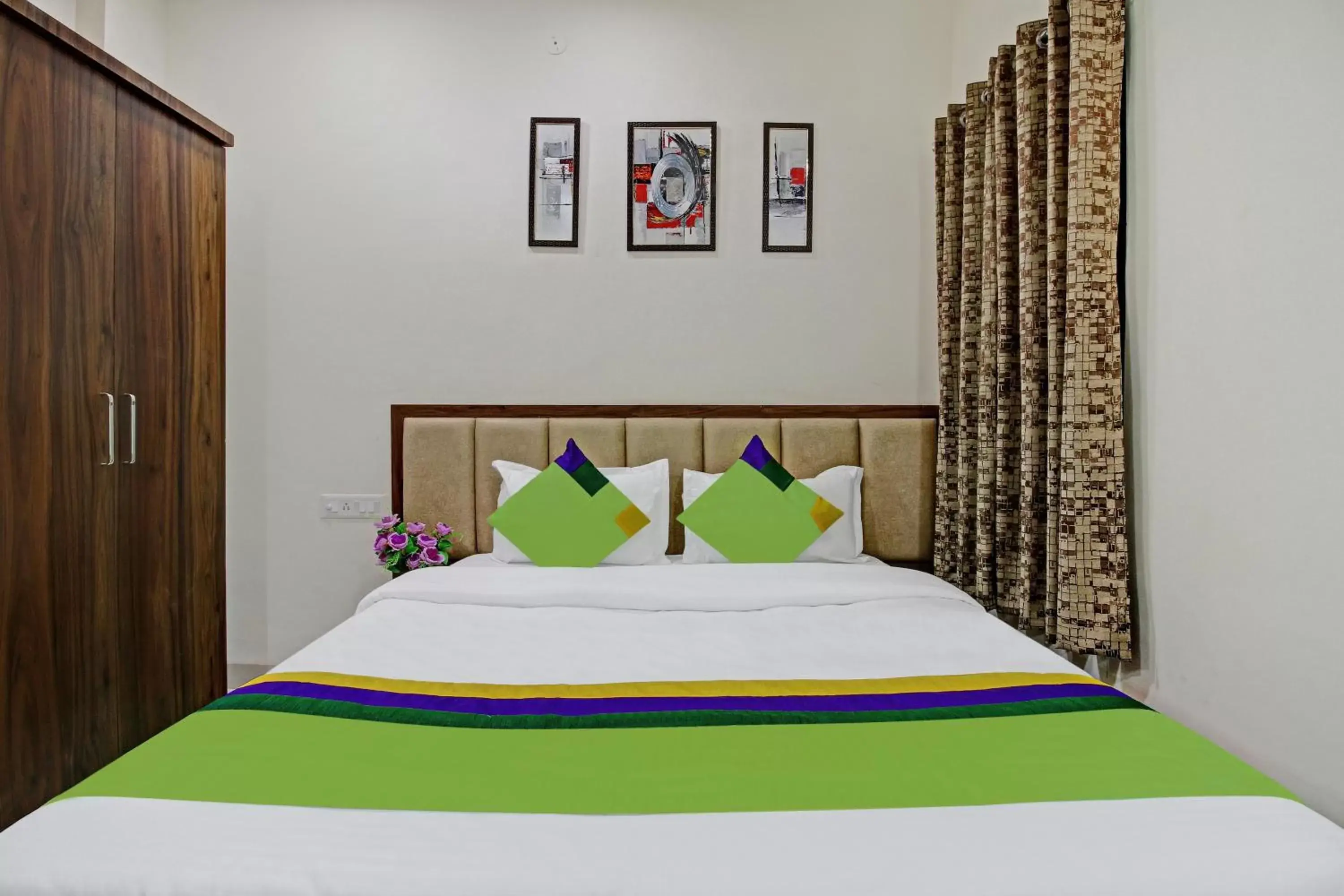 Bedroom, Bed in Treebo Krishna Regency ISBT Bus Stop Bedroom, Bed in Treebo Krishna Regency ISBT Bus Stop