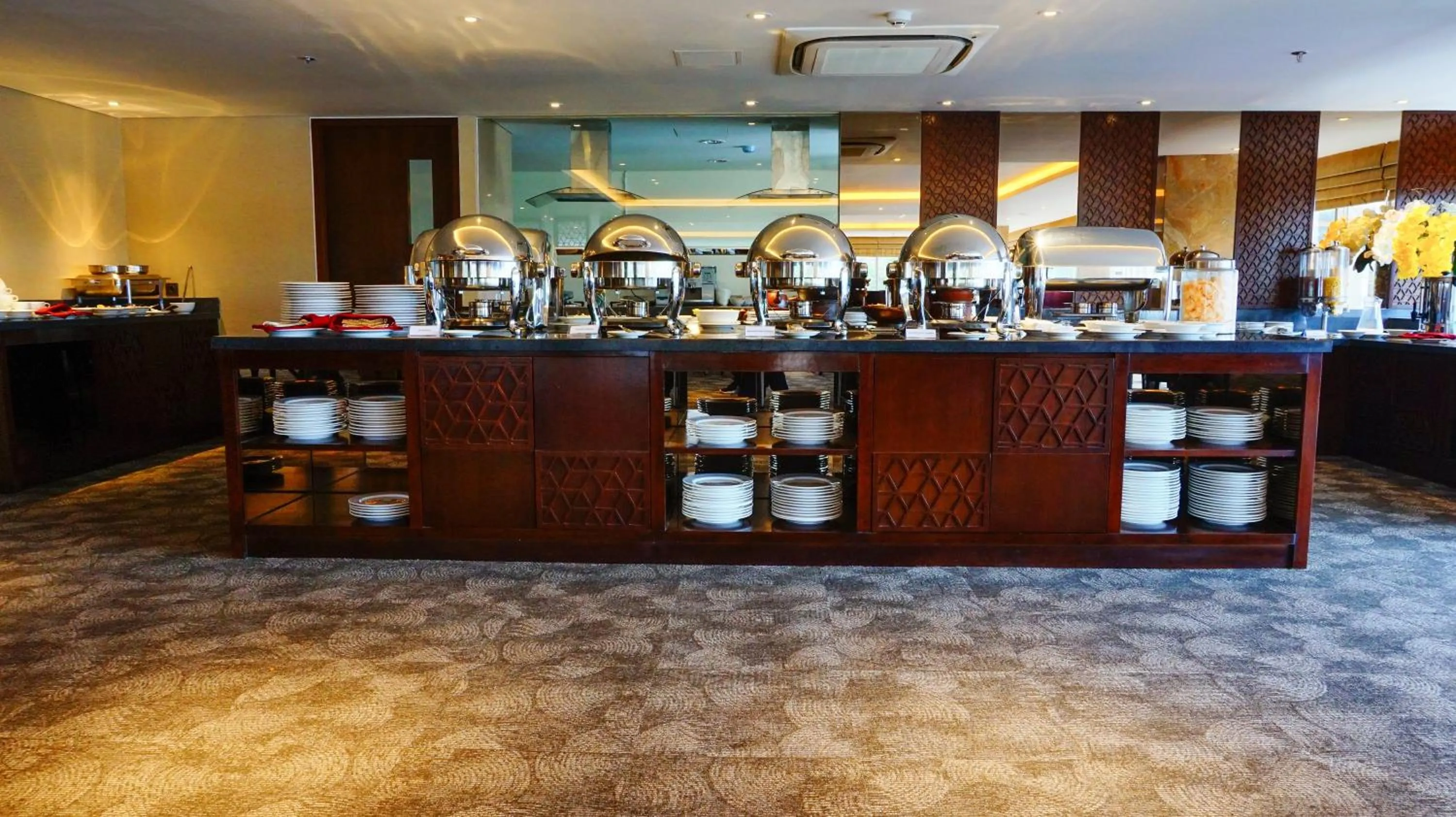 Restaurant/places to eat in Louis Kienne Hotel Pandanaran