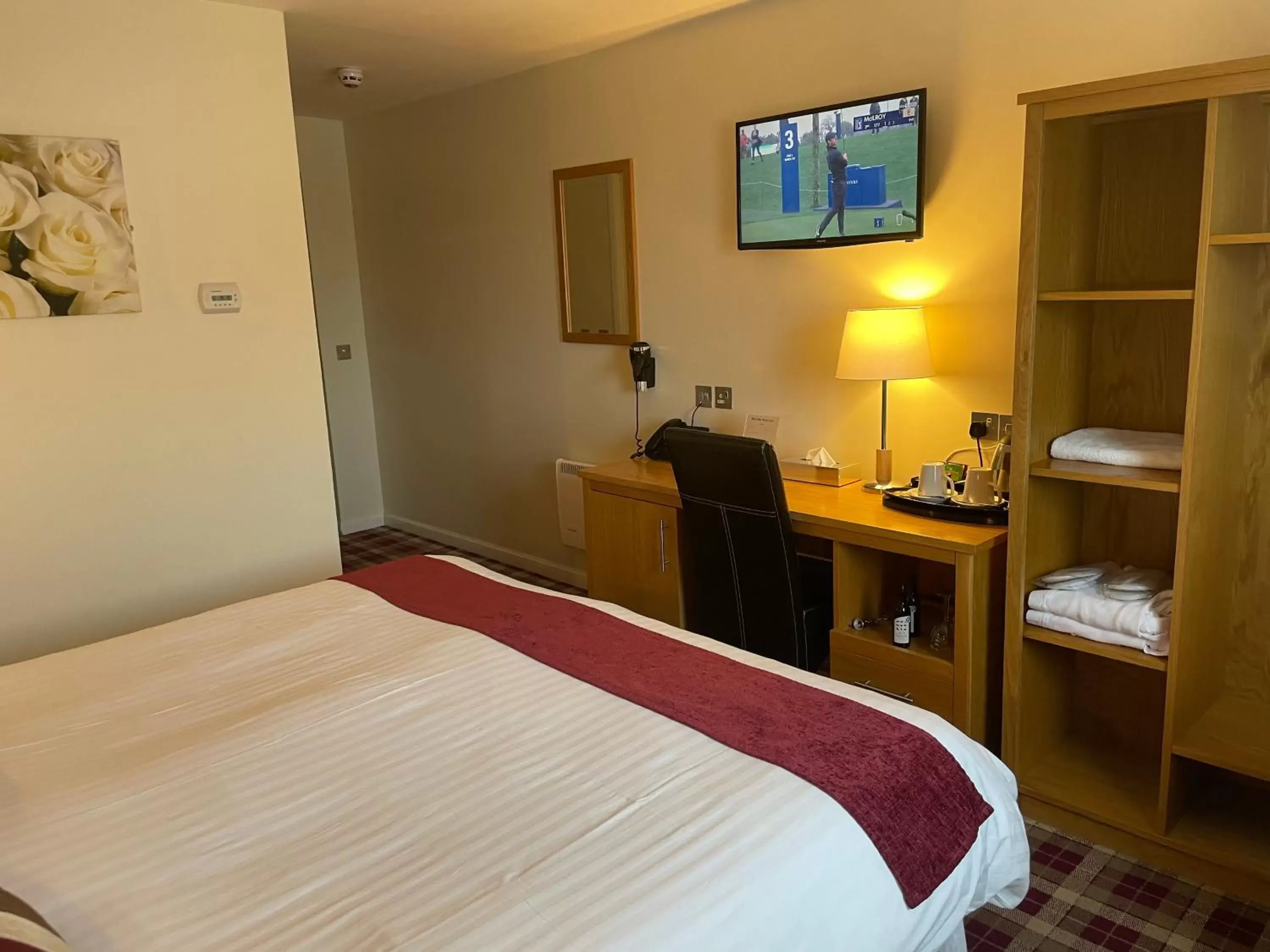 Double Room in 19th Hole Hotel, Carnoustie Double Room in 19th Hole Hotel, Carnoustie