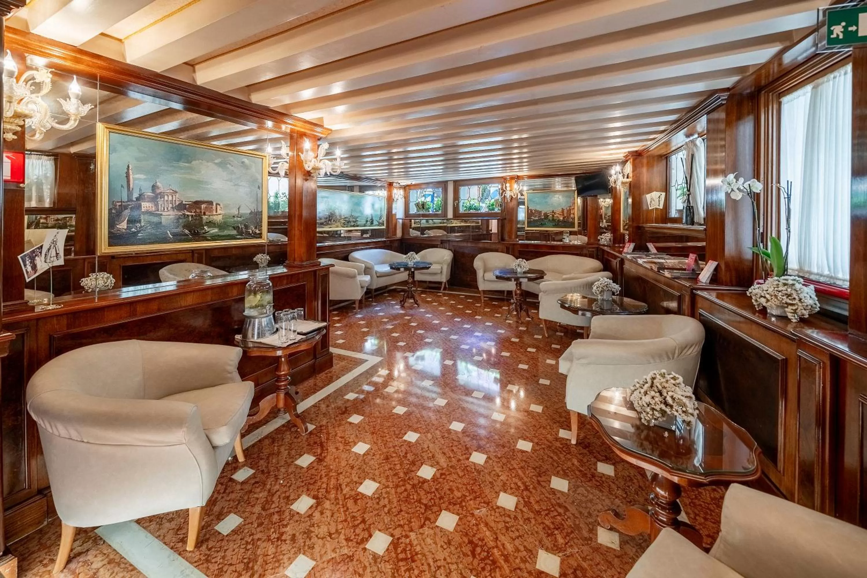 Communal lounge/ TV room in Hotel Colombina