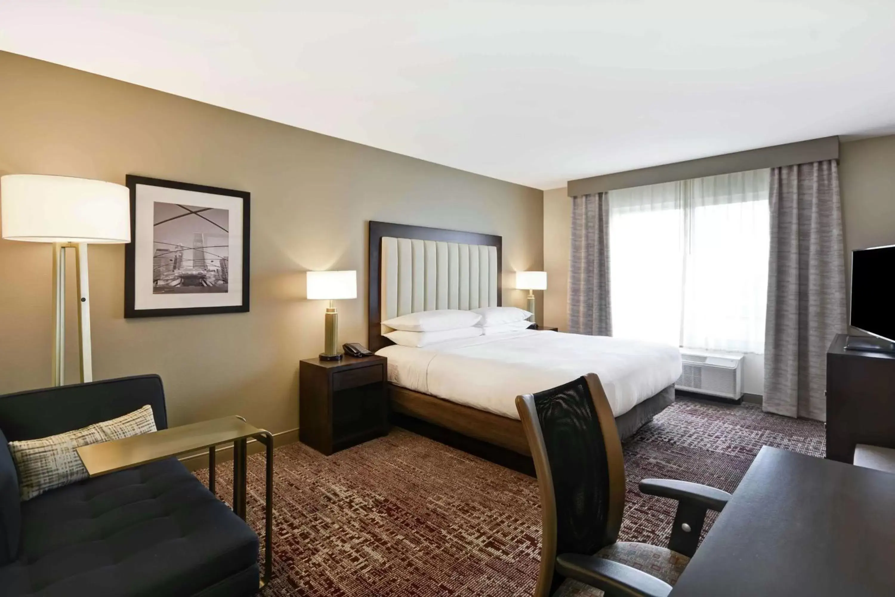 Bed in DoubleTree by Hilton Chicago Midway Airport, IL