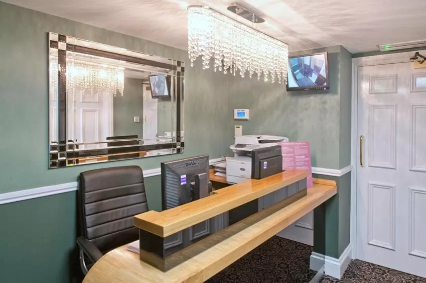 Lobby or reception in The Hatchet Inn Wetherspoon