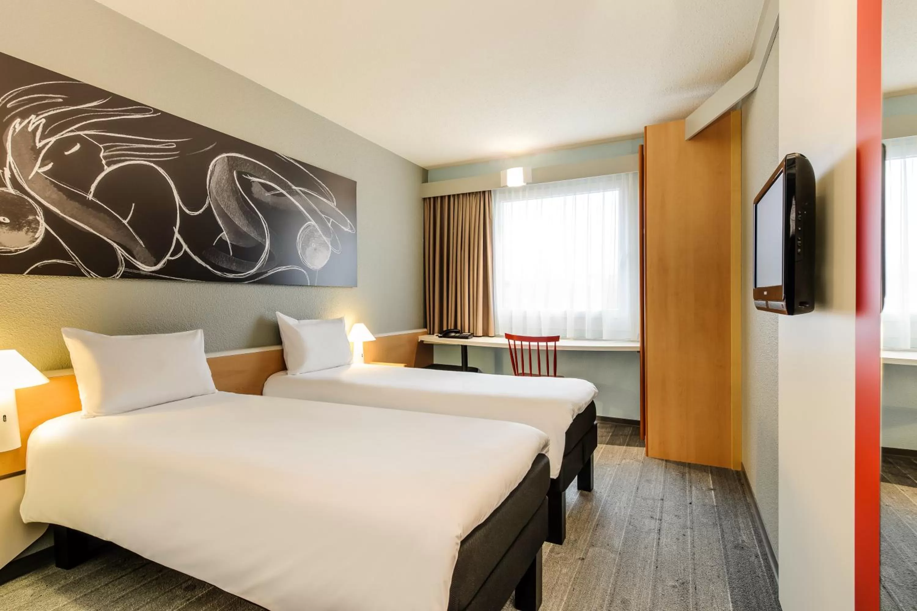 TV and multimedia, Bed in ibis Hamburg Alsterring