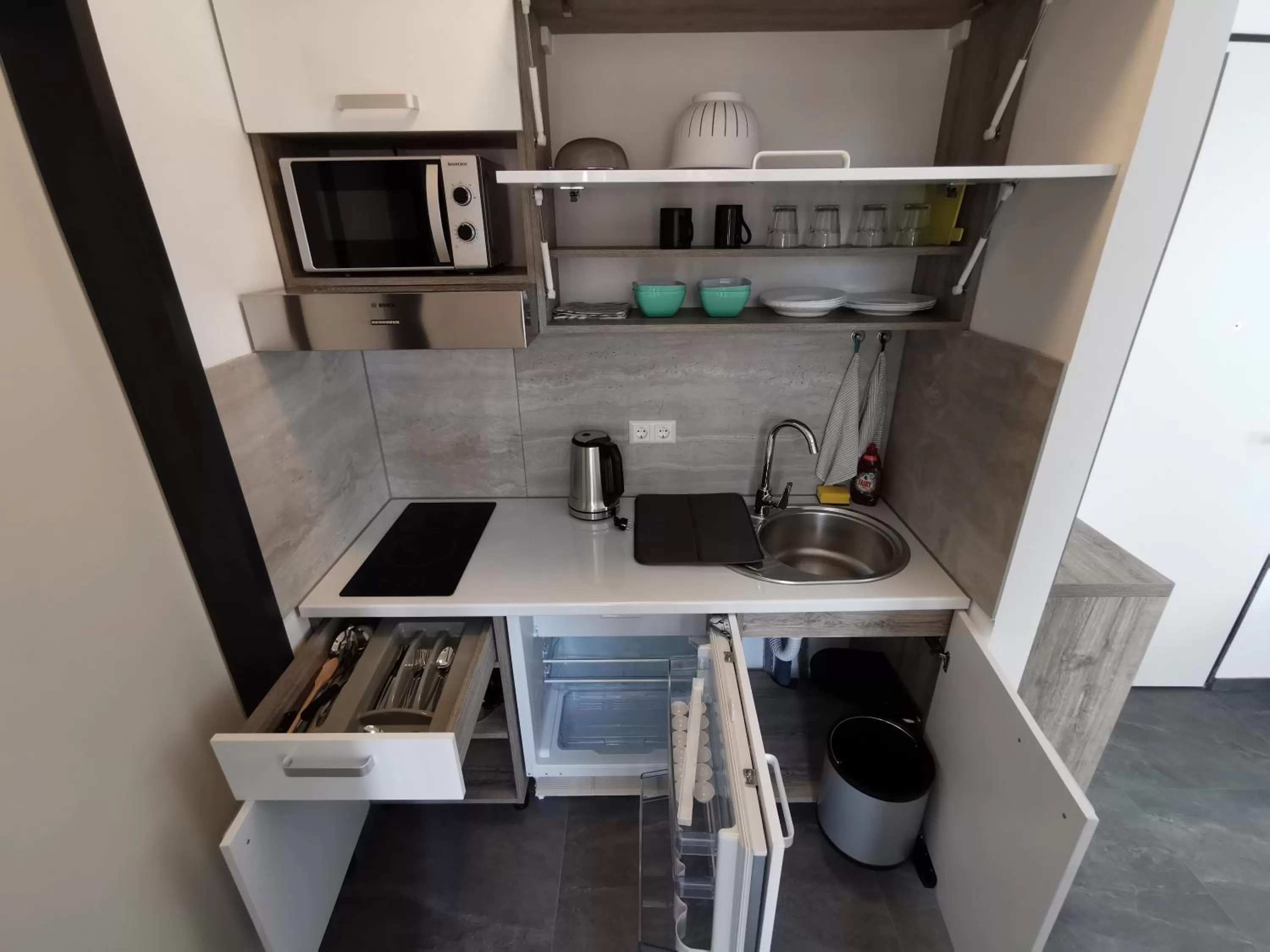 Coffee/tea facilities in HP Apartments