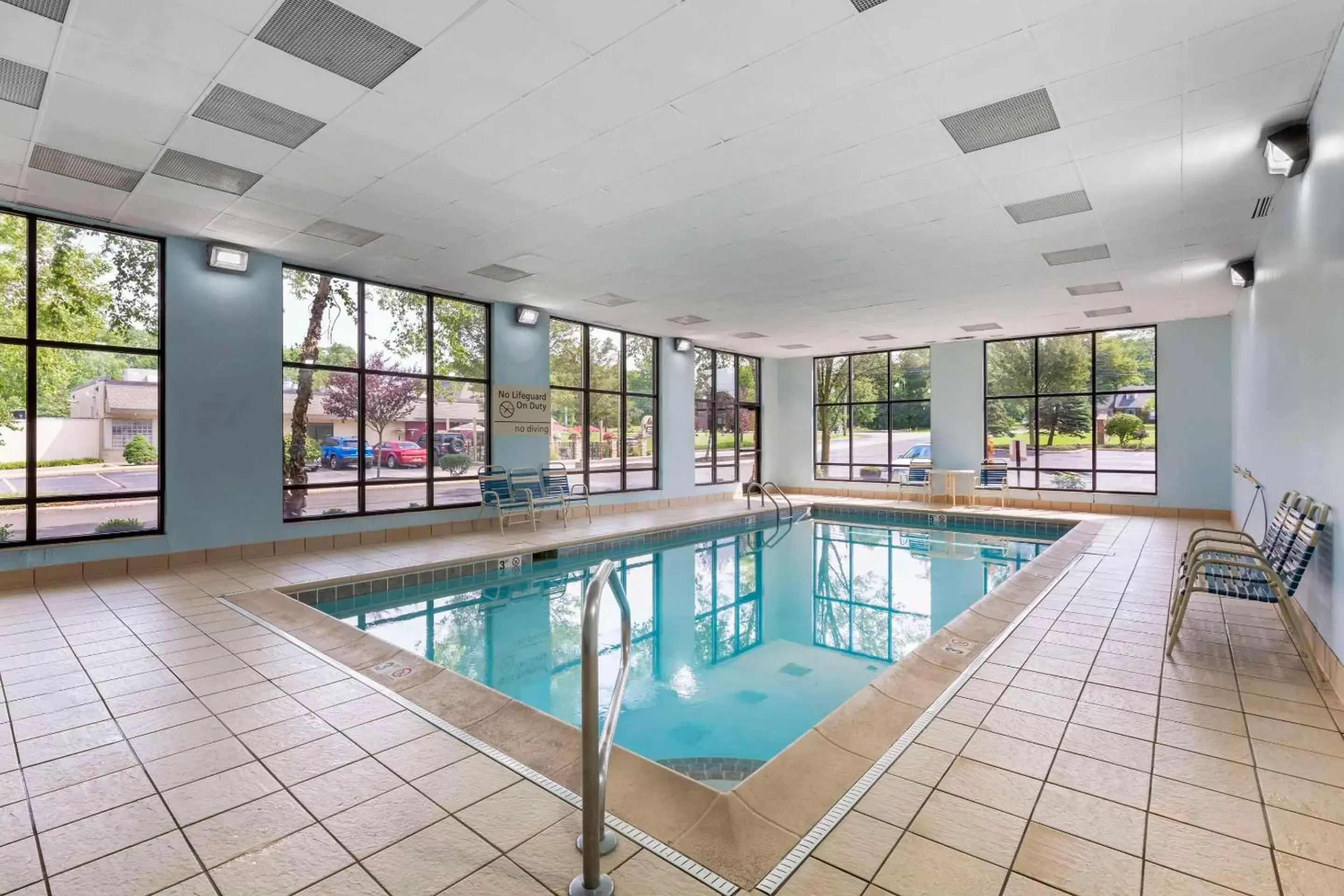 Swimming Pool in Comfort Inn