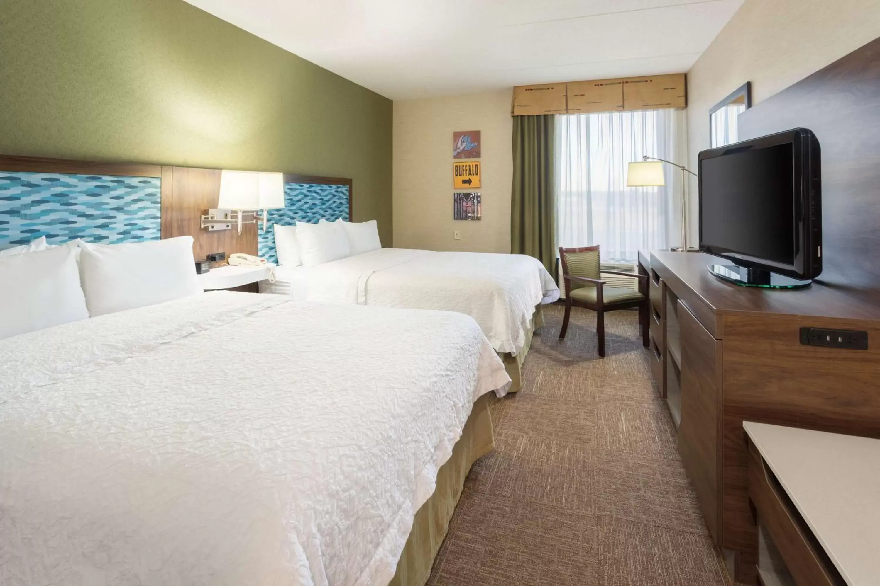 Bedroom, Bed in Hampton Inn Buffalo-South/I-90