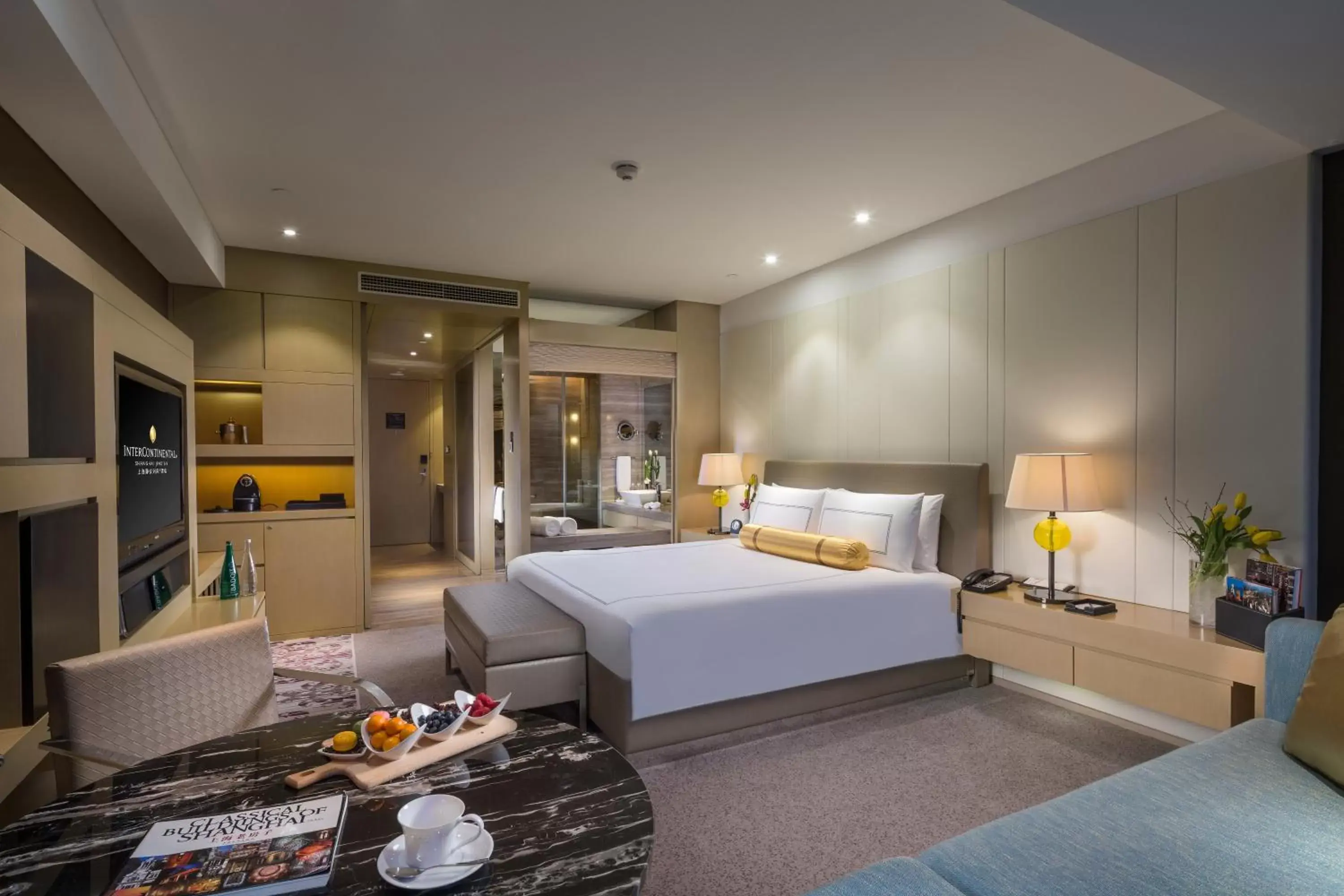 Property building, Bed in InterContinental Shanghai Jing' An by IHG Property building, Bed in InterContinental Shanghai Jing' An by IHG