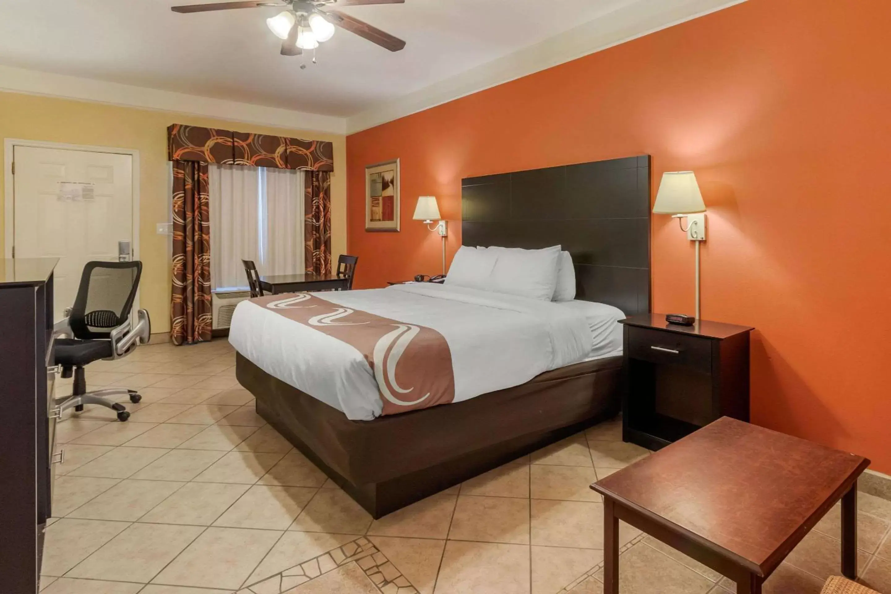 Photo of the whole room, Bed in Quality Inn & Suites at The Outlets Mercedes/Weslaco