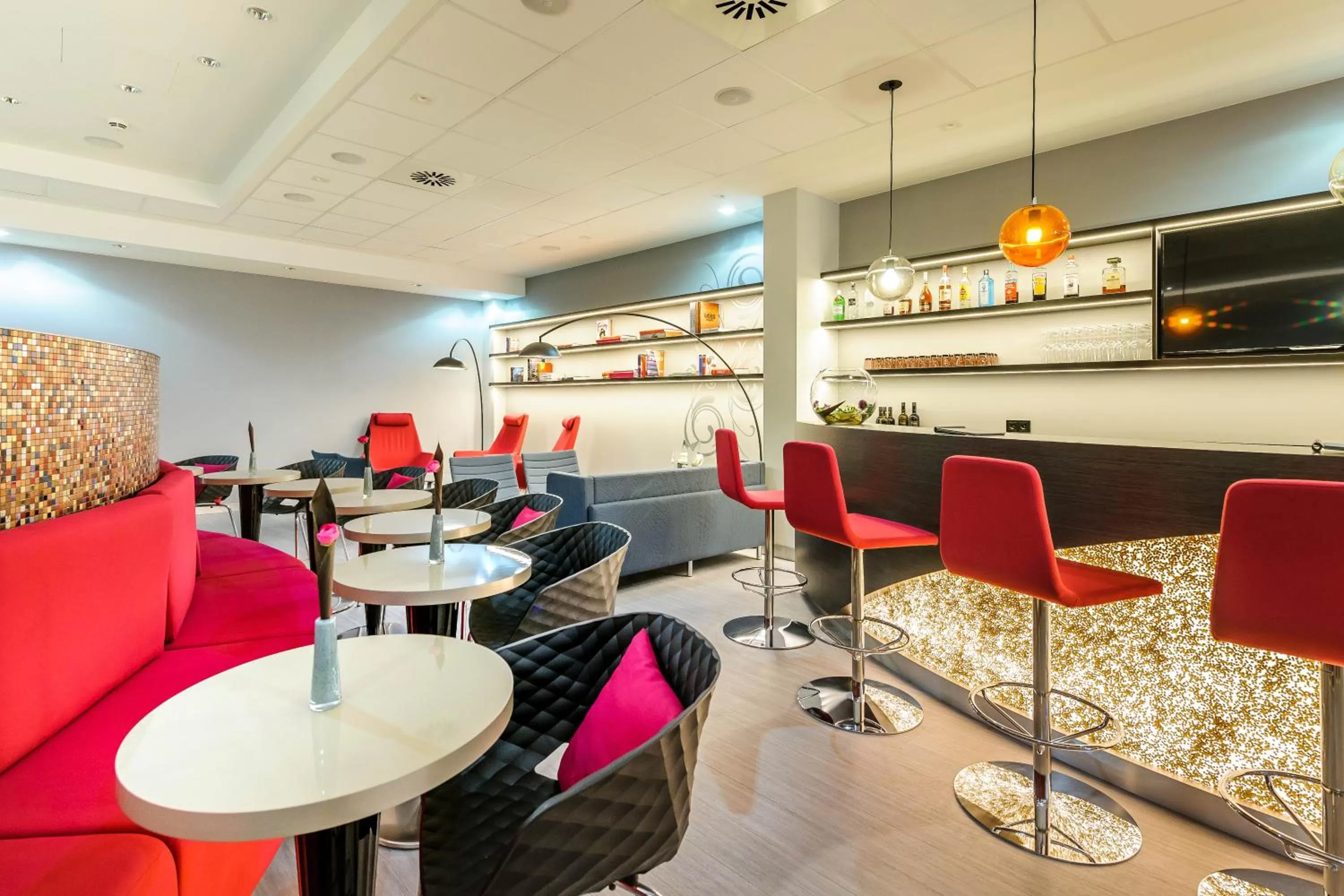 Lounge or bar in Mercure Hotel Düsseldorf Zentrum