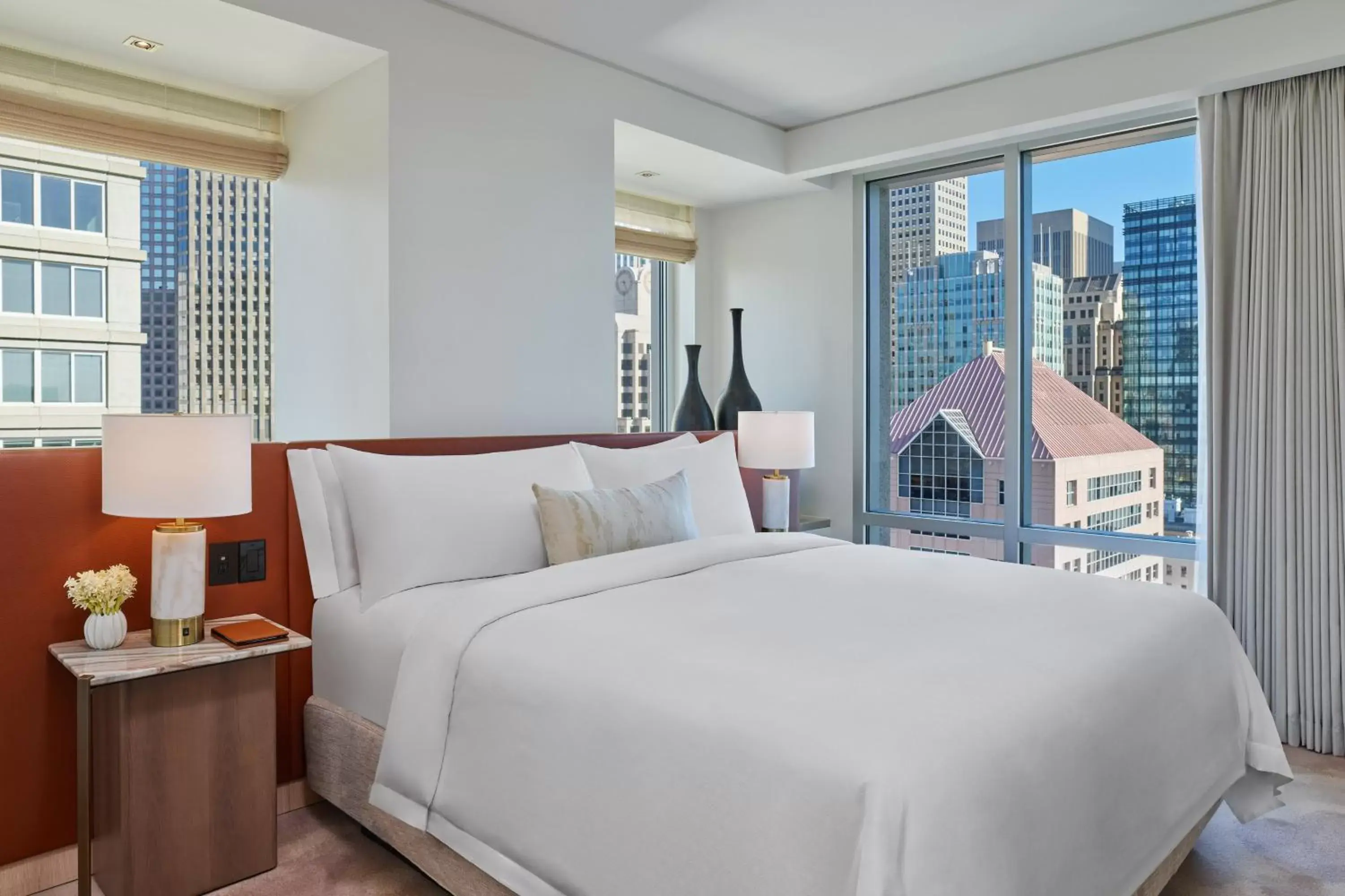 Photo of the whole room, Bed in The St Regis San Francisco