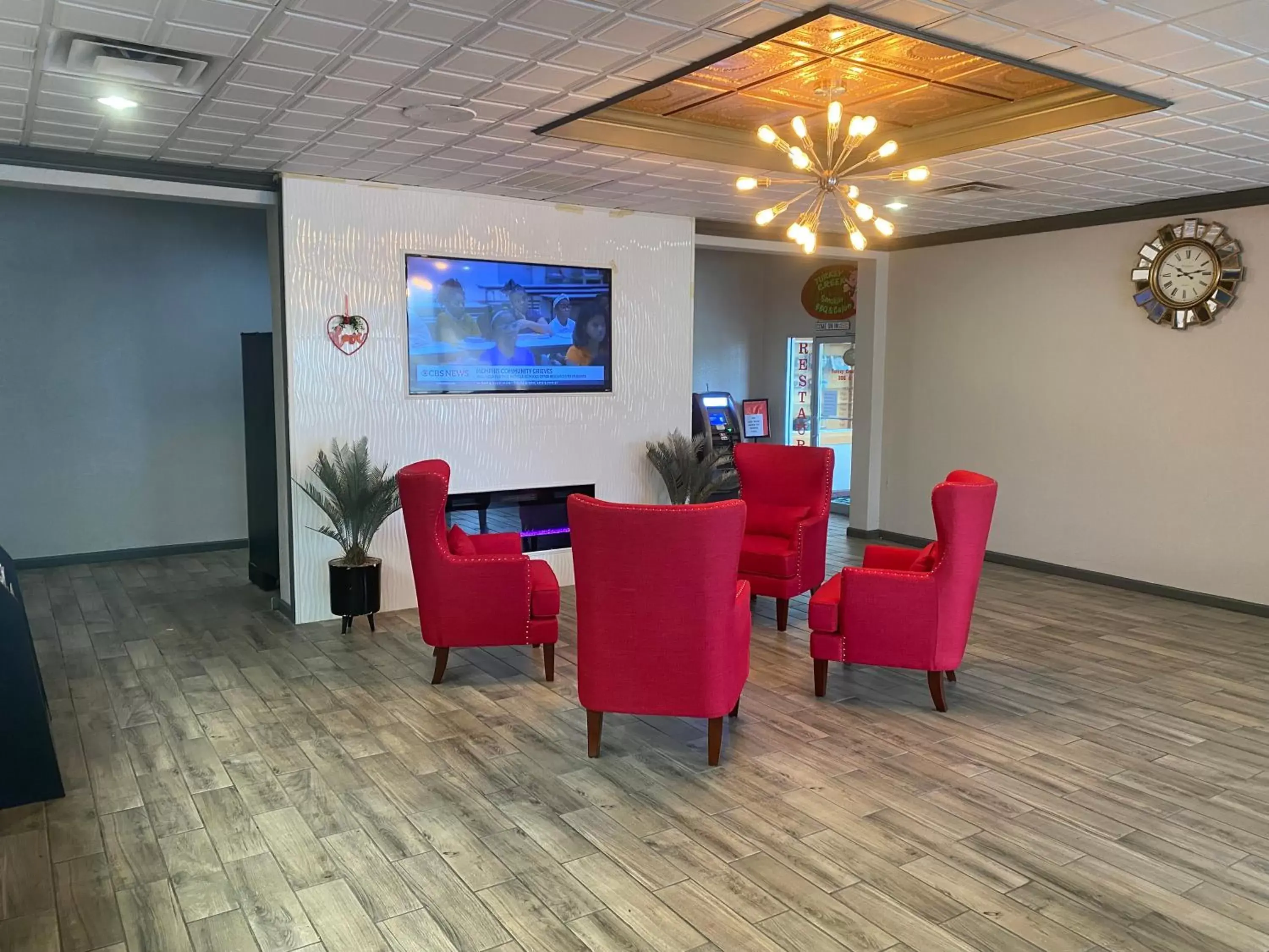 Communal lounge/ TV room, Lobby/Reception in Ramada by Wyndham Enid