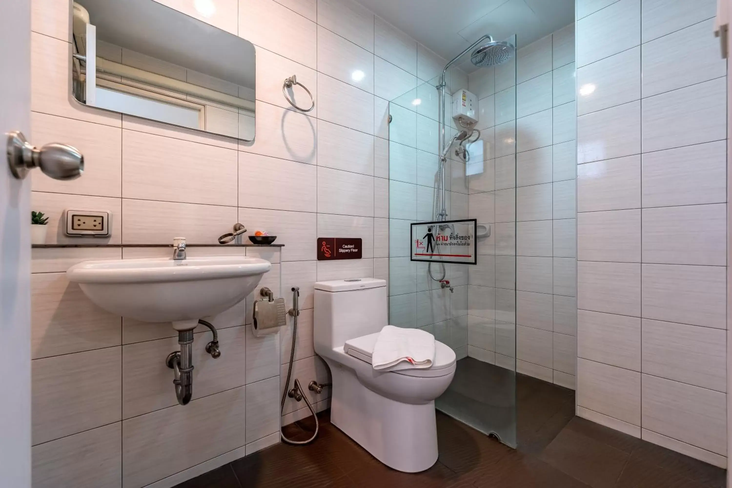 Bathroom in 7 Days Premium Hotel at Icon Siam Station
