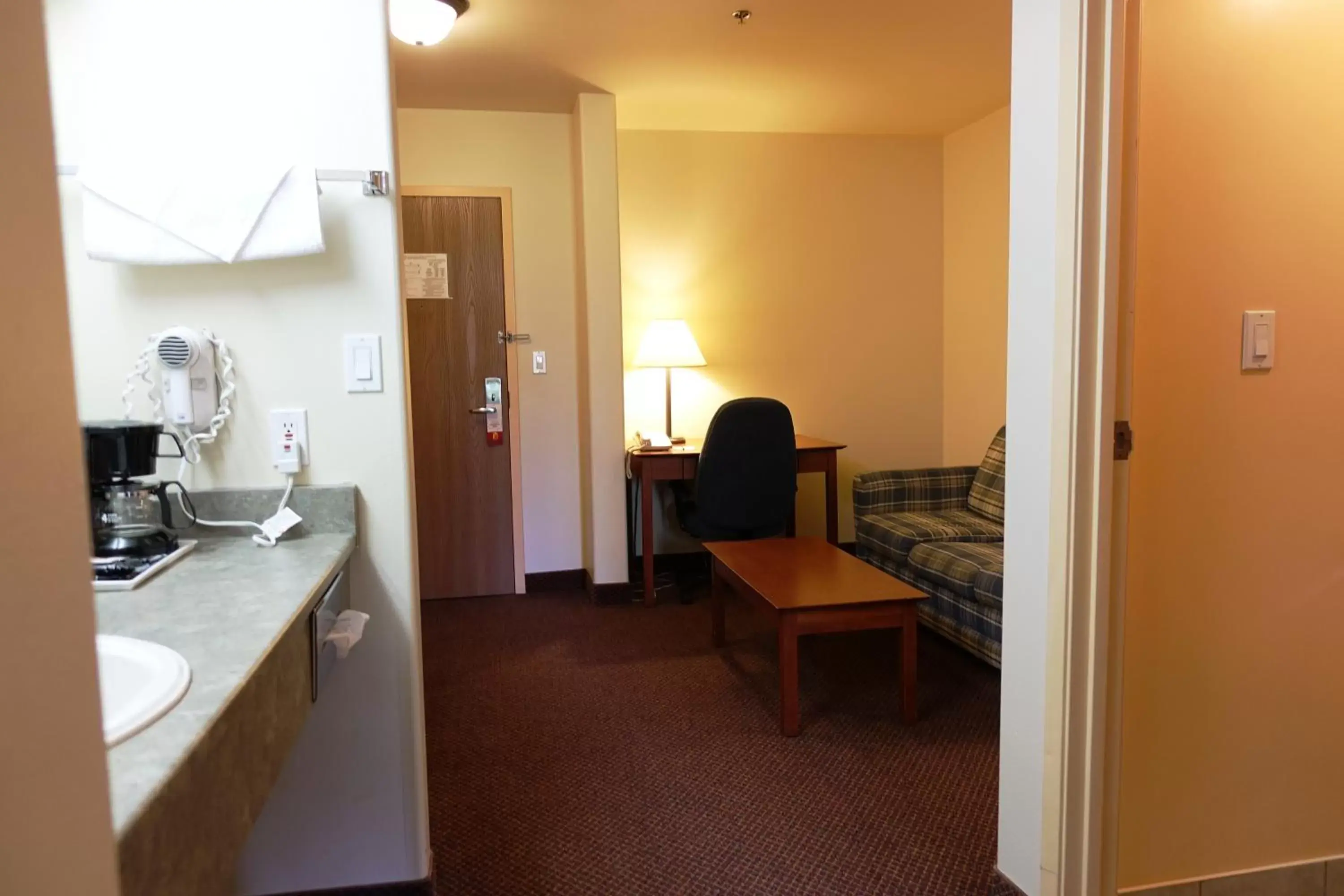 Photo of the whole room in Super 8 by Wyndham Caraquet Photo of the whole room in Super 8 by Wyndham Caraquet