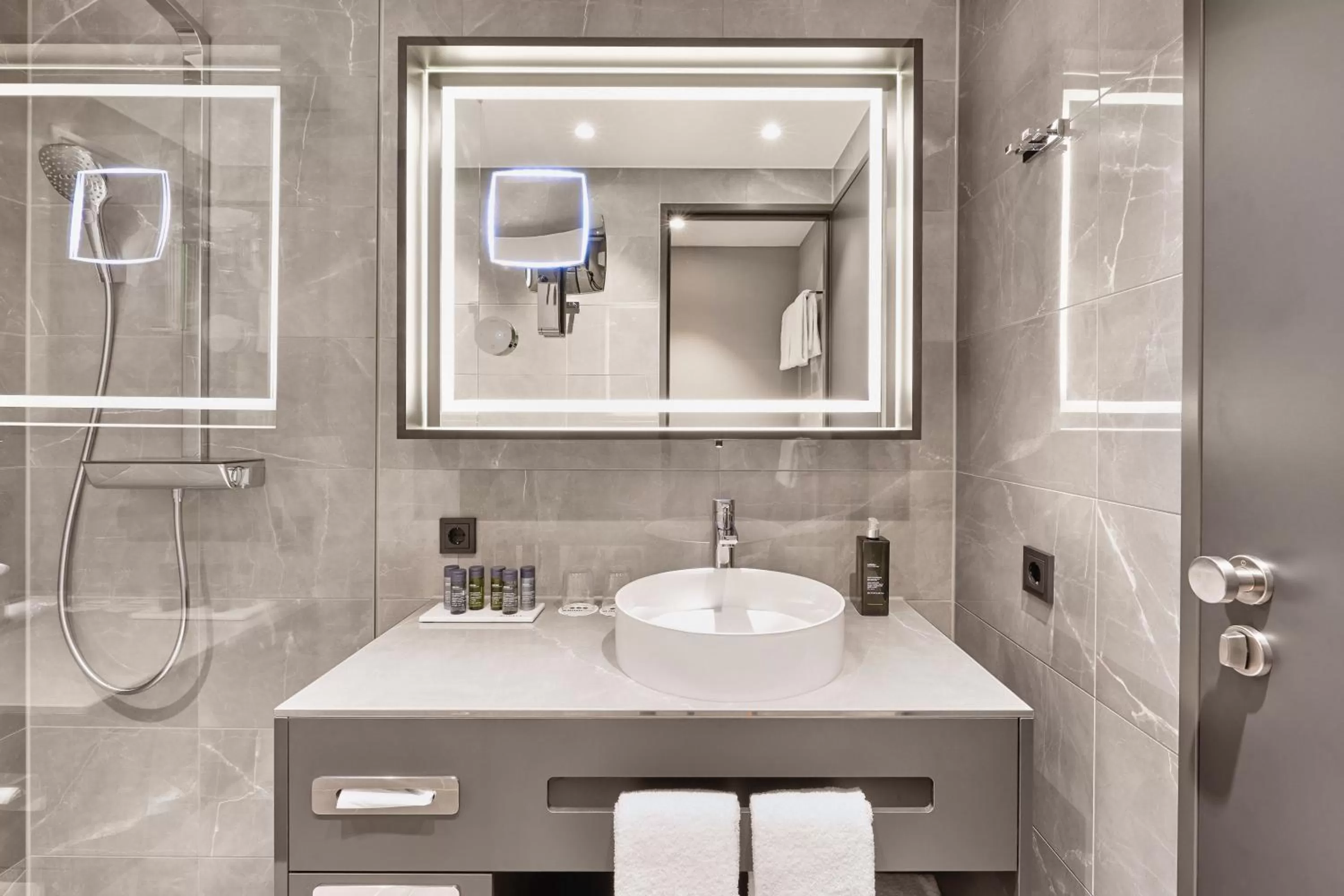 Shower in HYPERION Hotel Leipzig